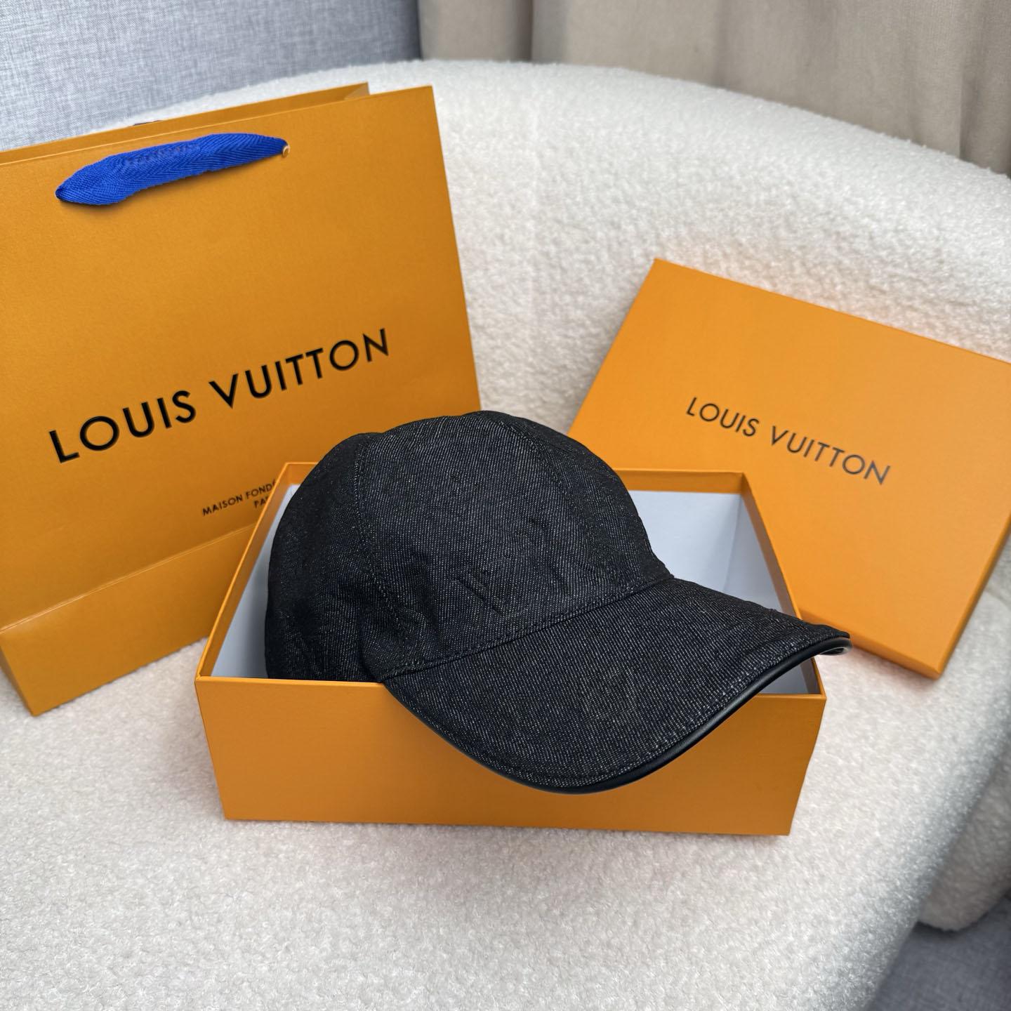 Louis Vuitton Monogram Essential Cap - DesignerGu