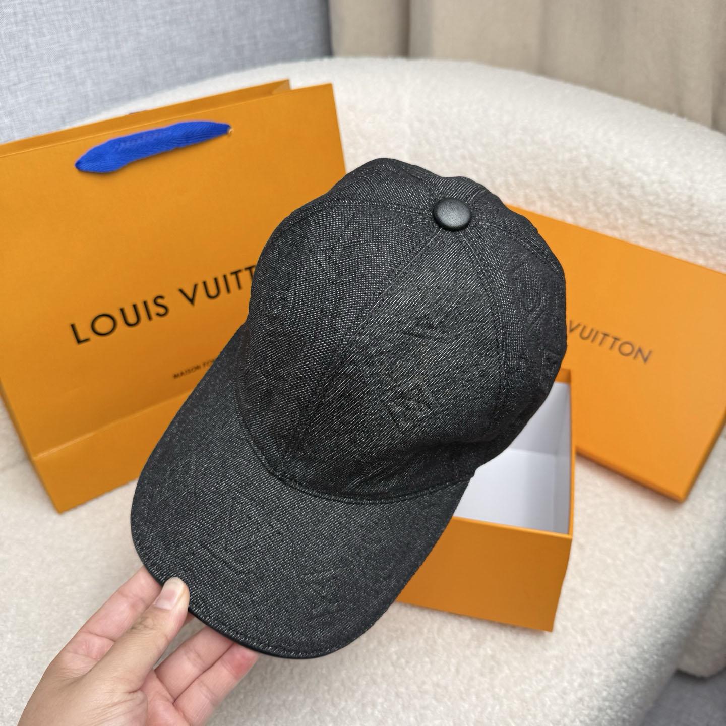 Louis Vuitton Monogram Essential Cap - DesignerGu
