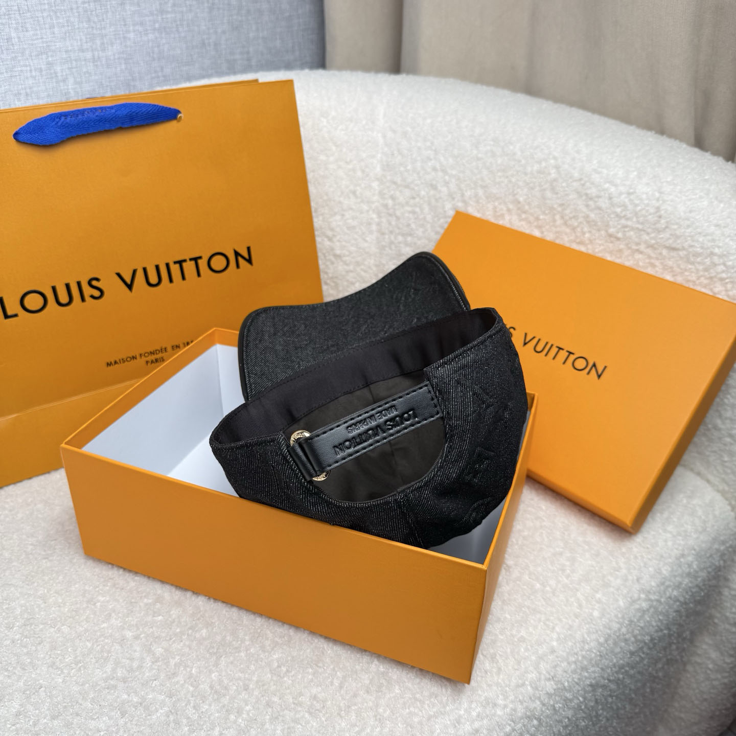 Louis Vuitton Monogram Essential Cap - DesignerGu