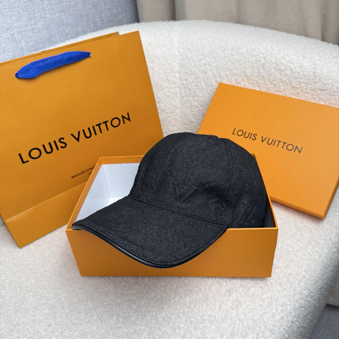 Louis Vuitton Monogram Essential Cap - DesignerGu