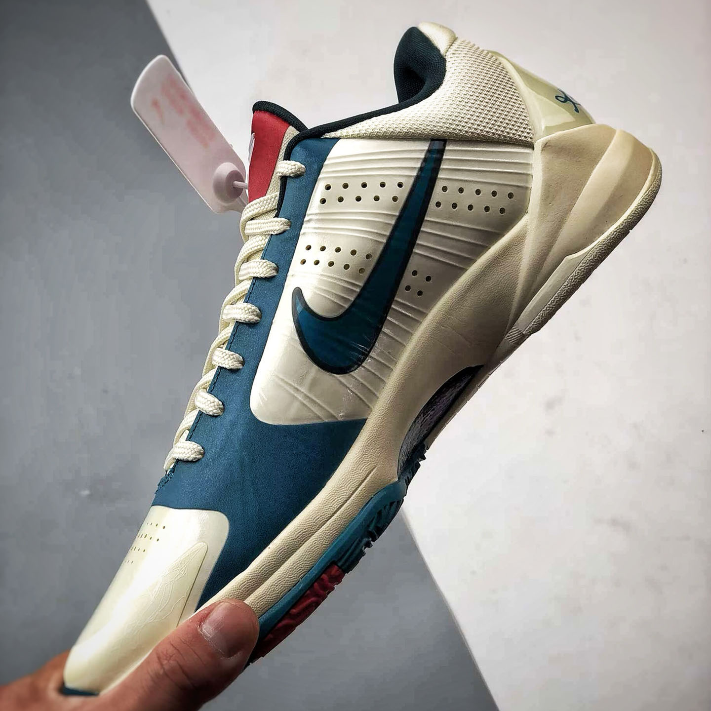  Nike Zoom Kobe 5 Caitlin Clark Protro PE IZ1852-100 - DesignerGu