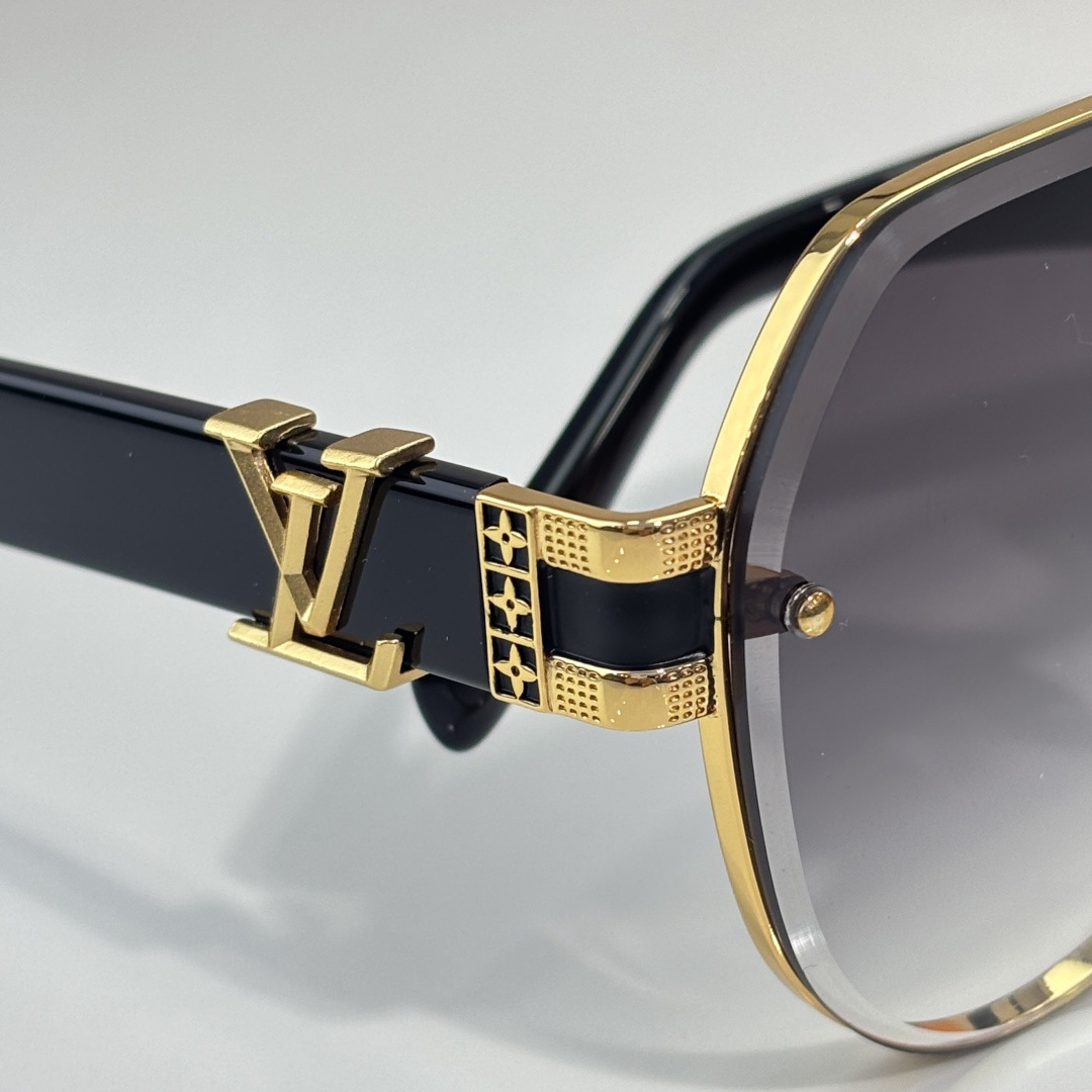 Louis Vuitton Z7213U Sunglasses   - DesignerGu