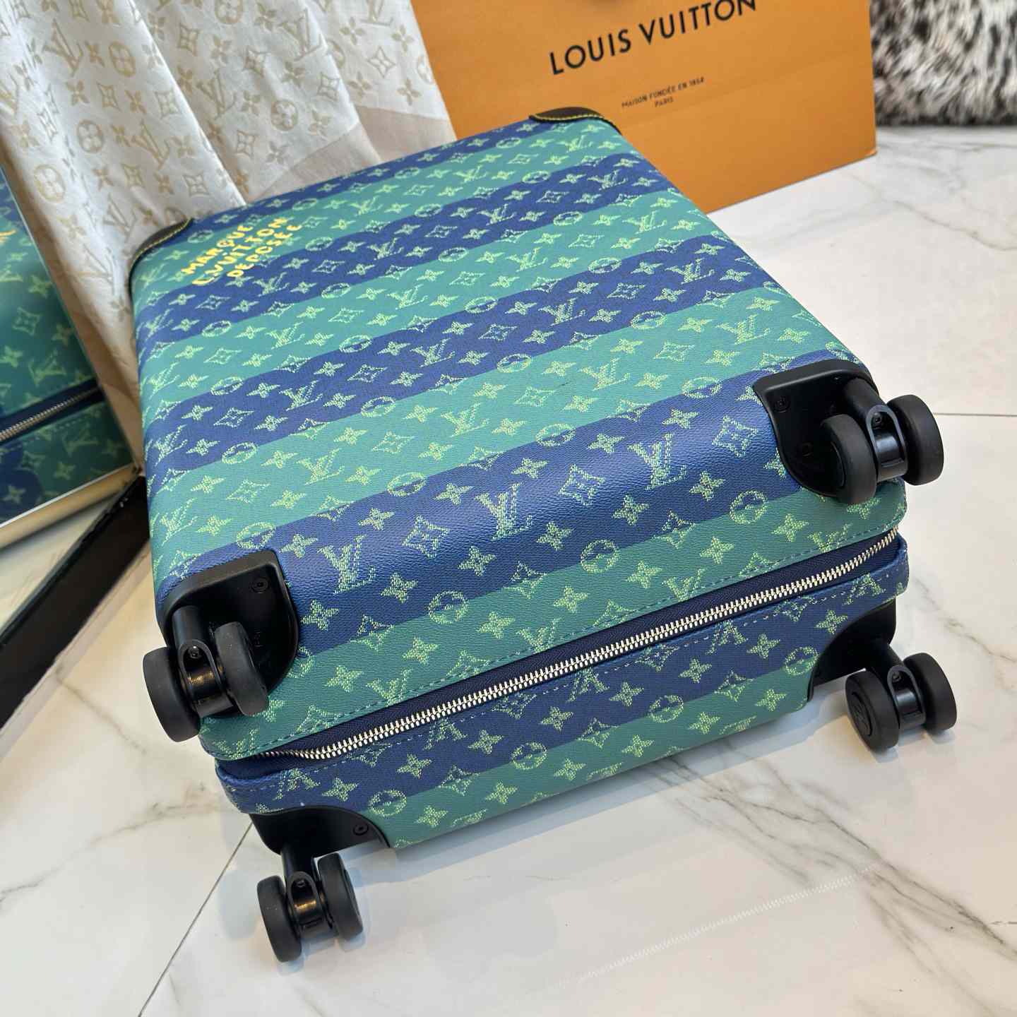 Louis Vuitton Horizon 55 M25898 - DesignerGu