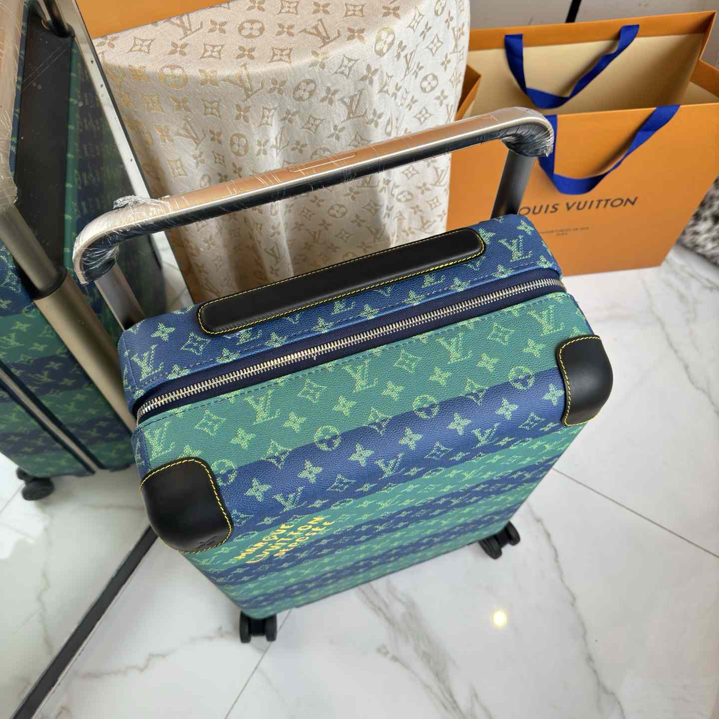 Louis Vuitton Horizon 55 M25898 - DesignerGu