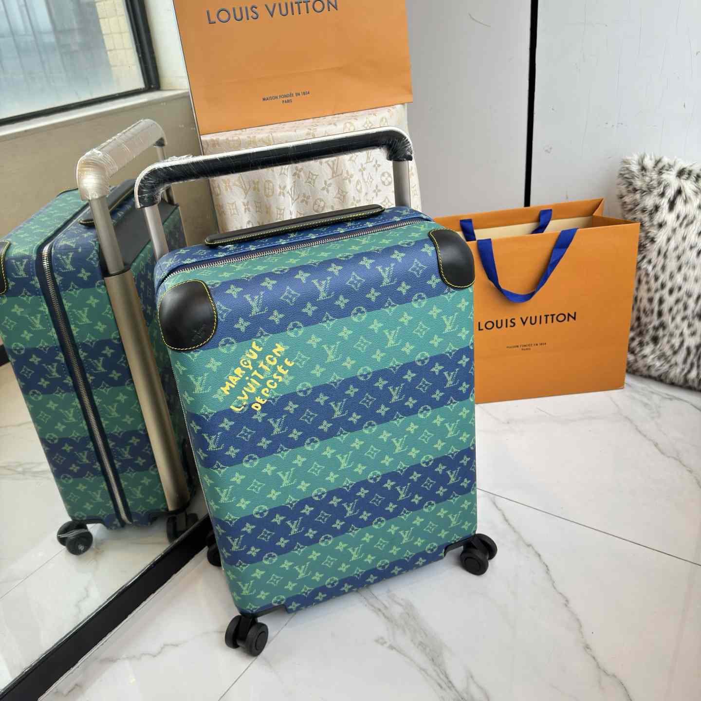 Louis Vuitton Horizon 55 M25898 - DesignerGu