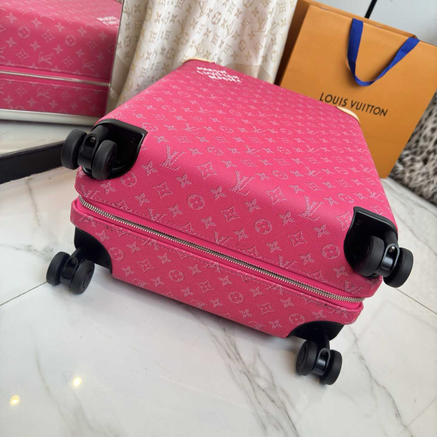 Louis Vuitton Horizon 55 M26863 - DesignerGu