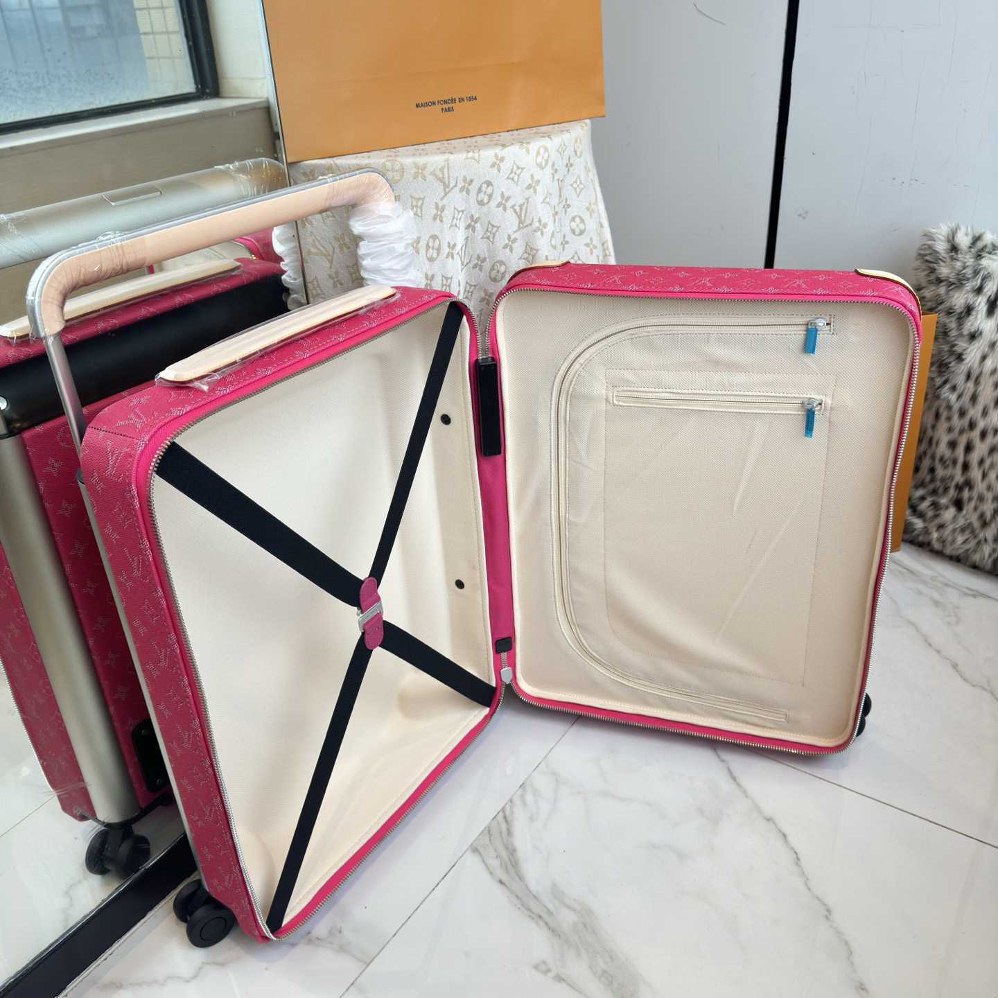 Louis Vuitton Horizon 55 M26863 - DesignerGu