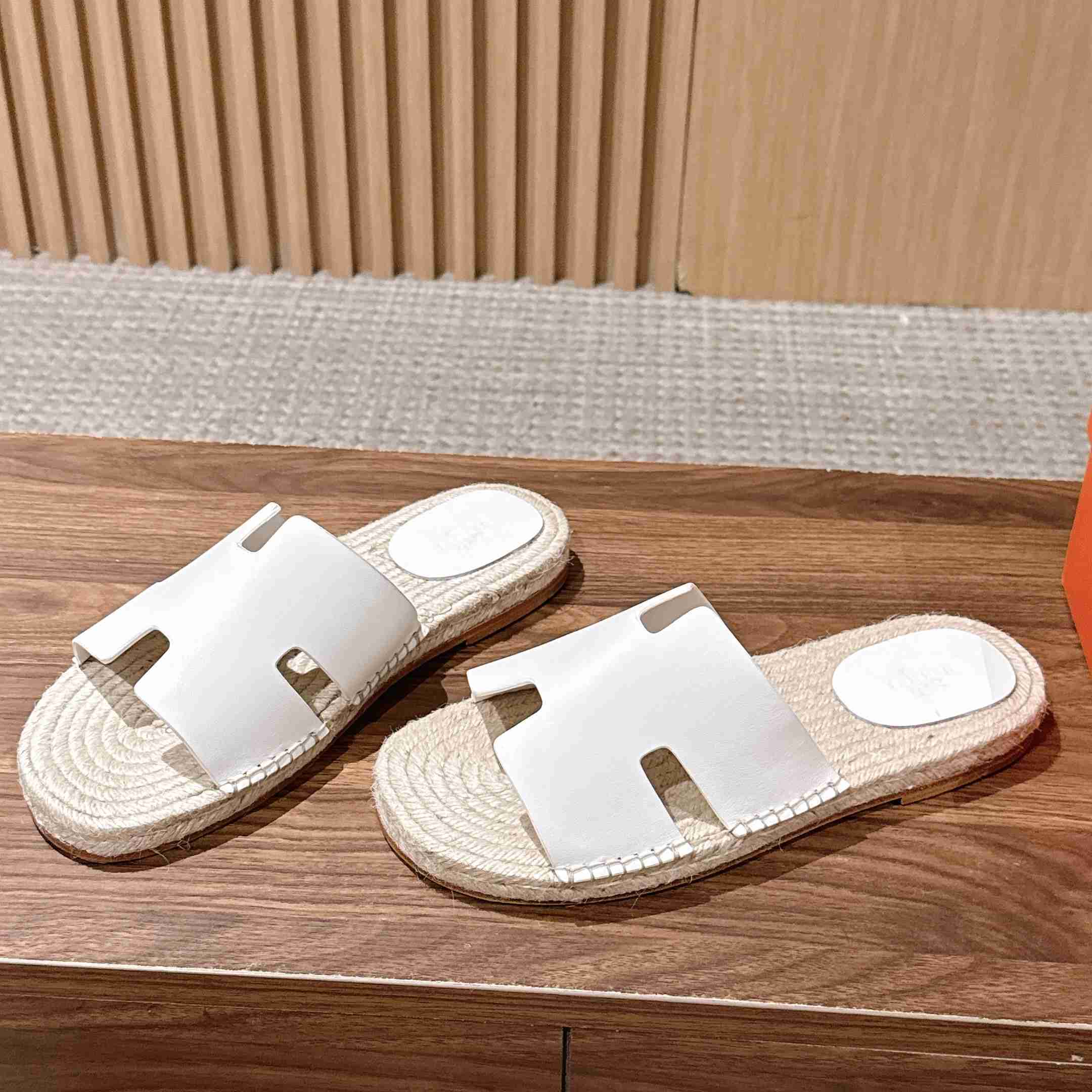 Hermes  Antigua Espadrille - DesignerGu