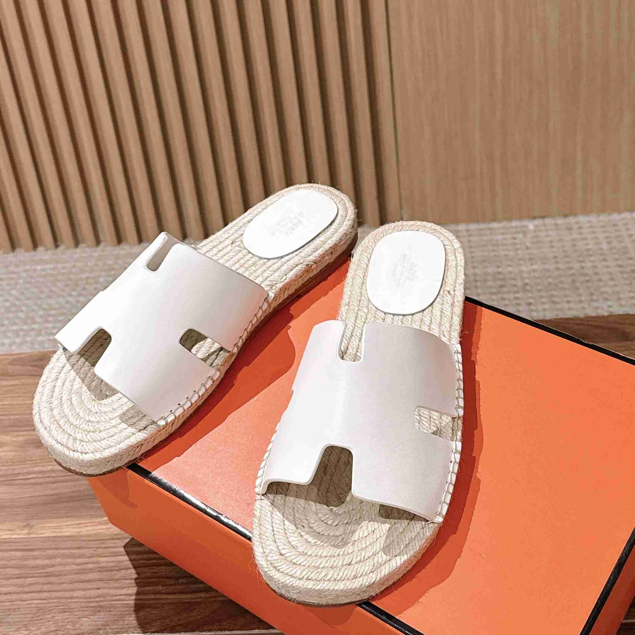 Hermes  Antigua Espadrille - DesignerGu