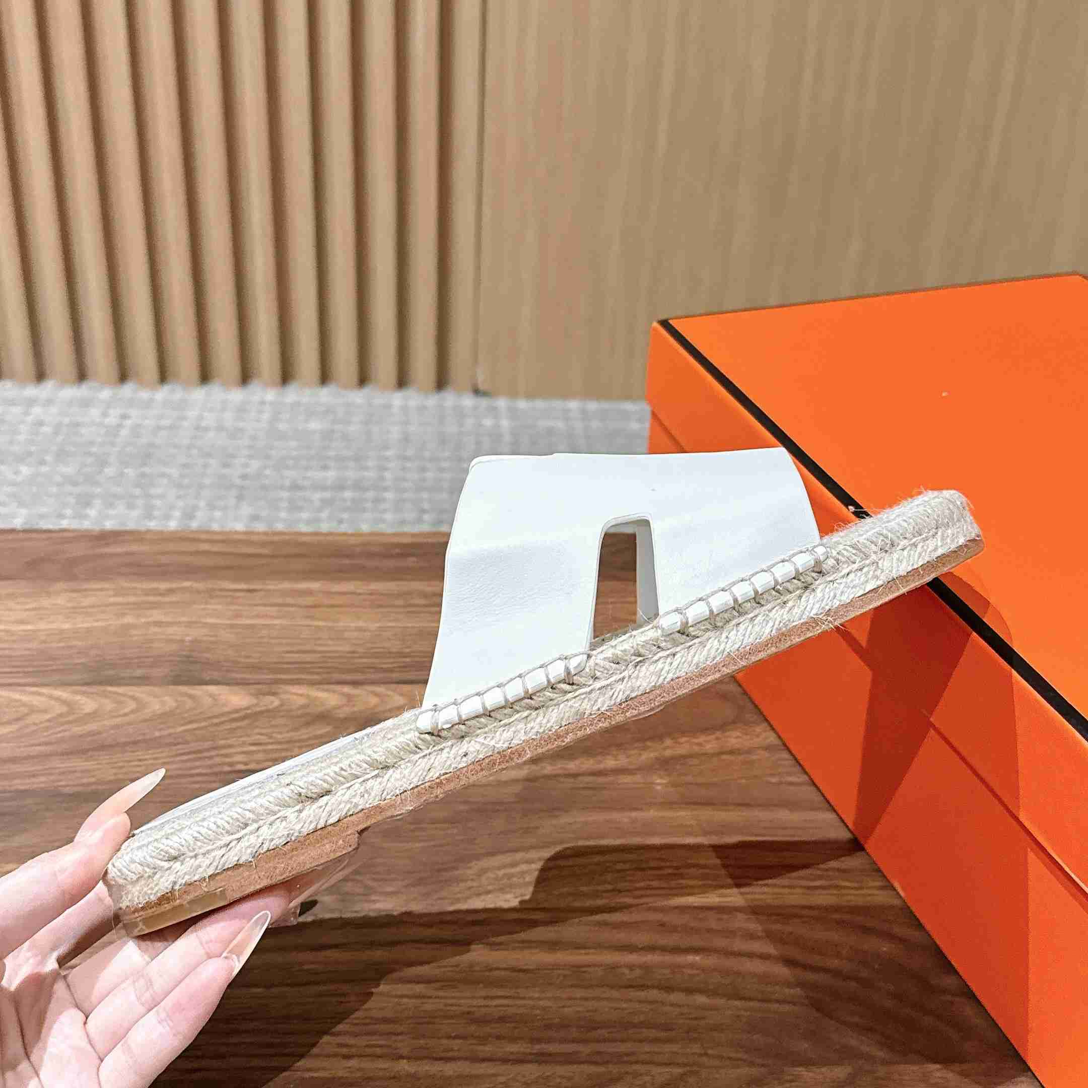 Hermes  Antigua Espadrille - DesignerGu