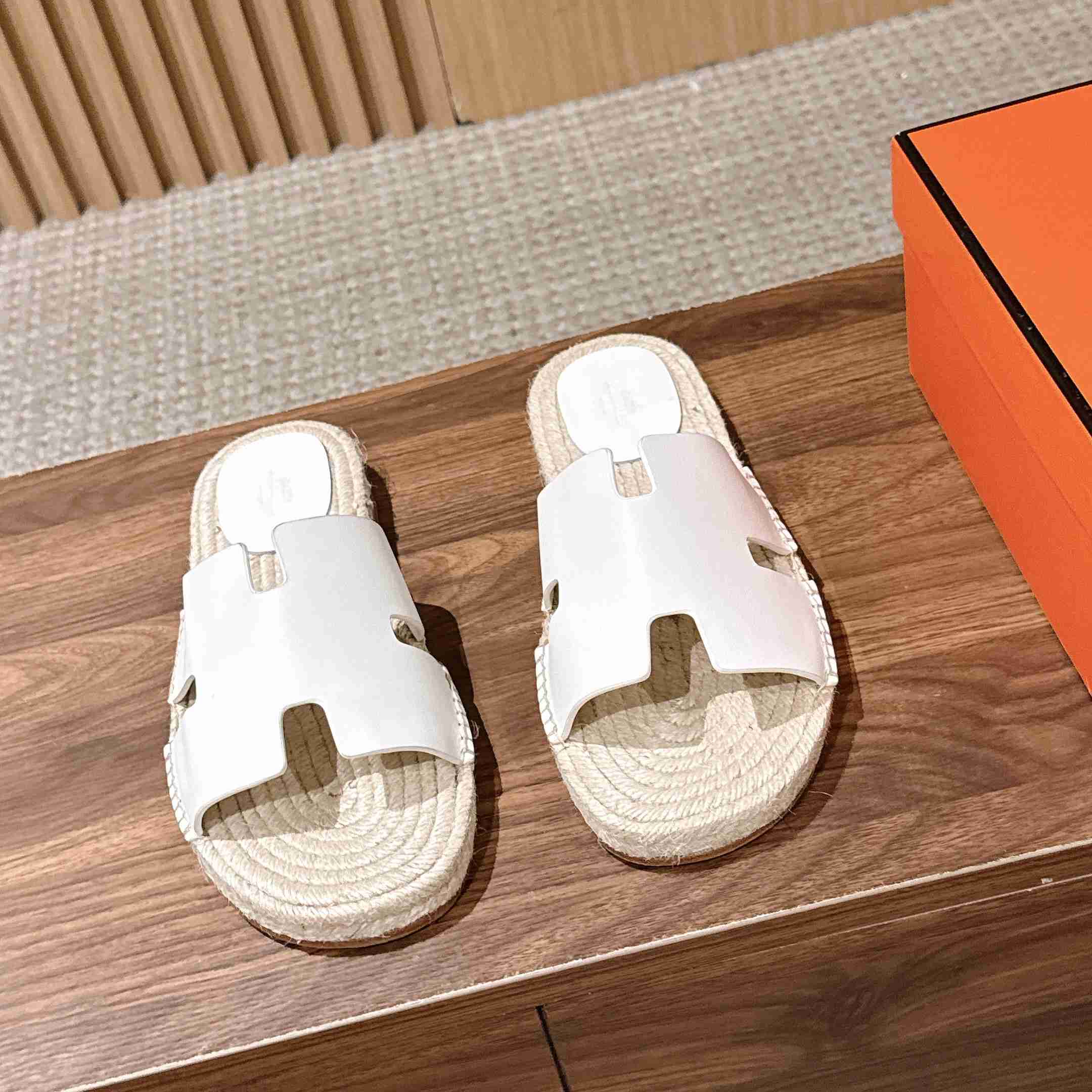 Hermes  Antigua Espadrille - DesignerGu