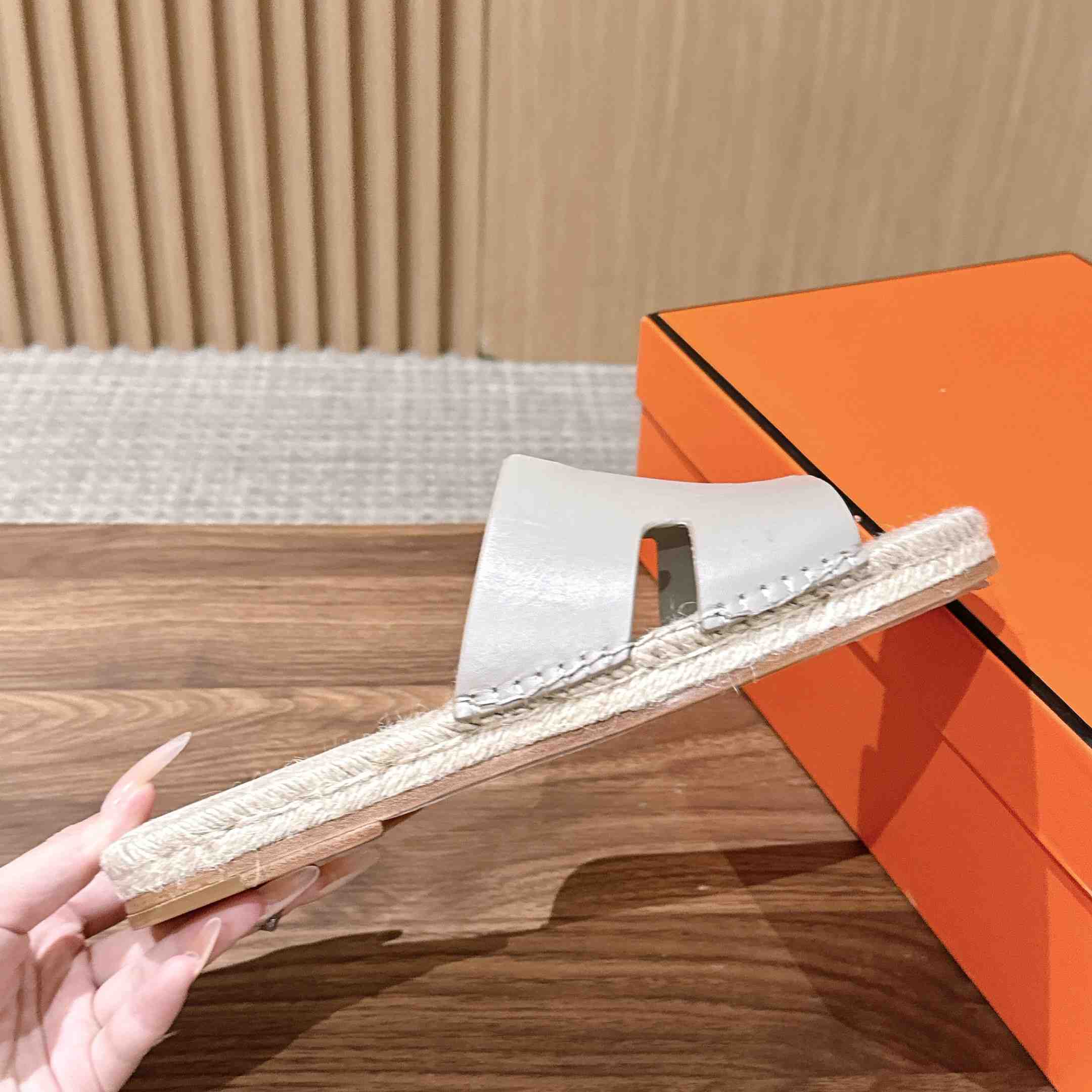 Hermes  Antigua Espadrille - DesignerGu