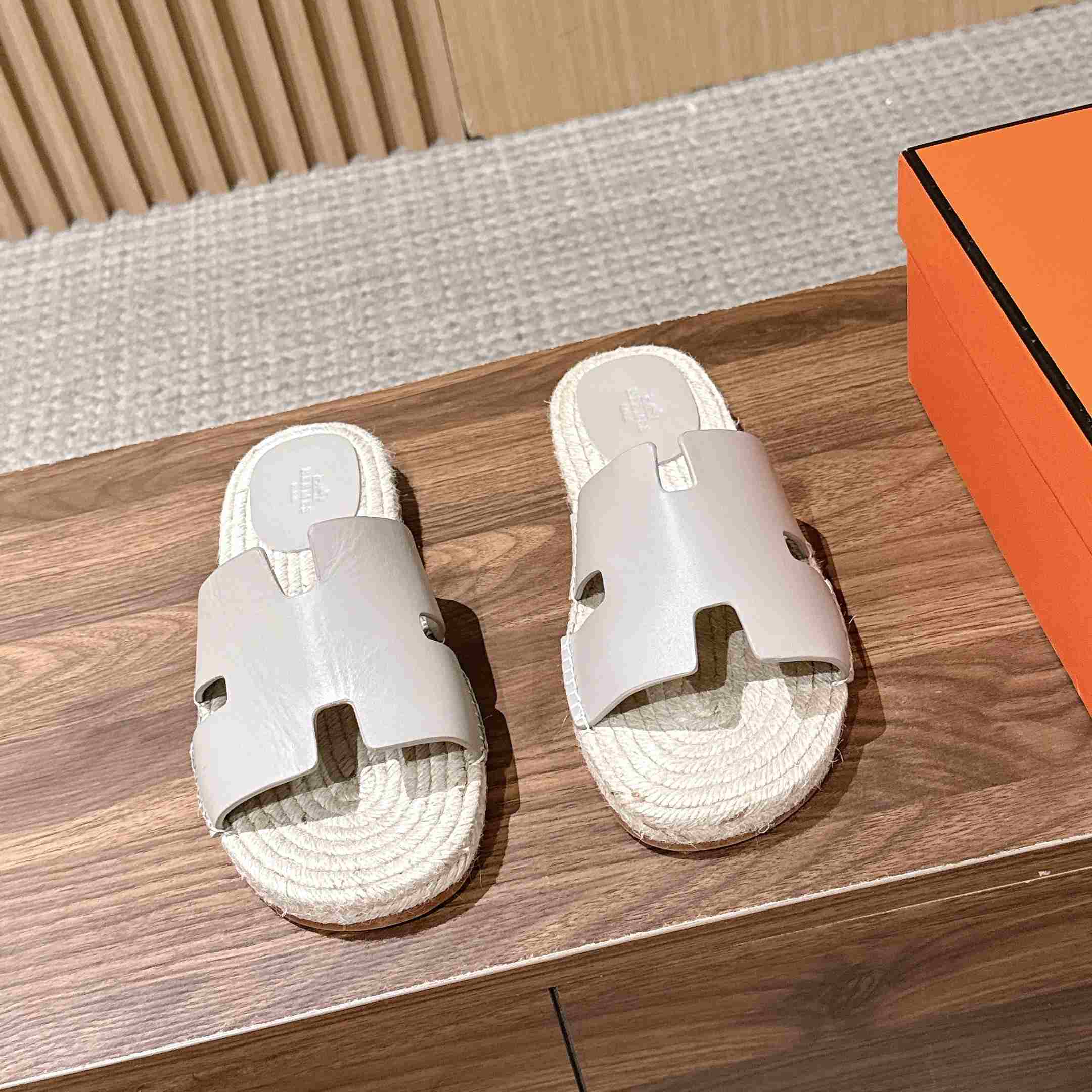 Hermes  Antigua Espadrille - DesignerGu