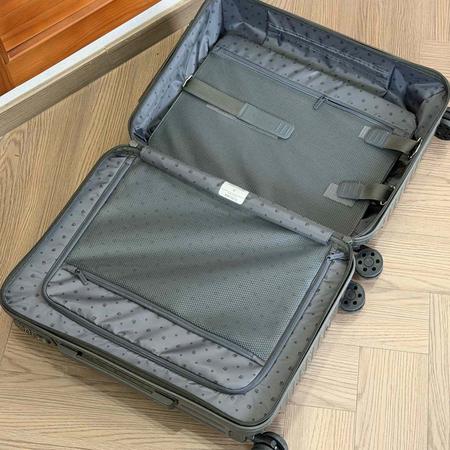 Rimowa Cabin - DesignerGu