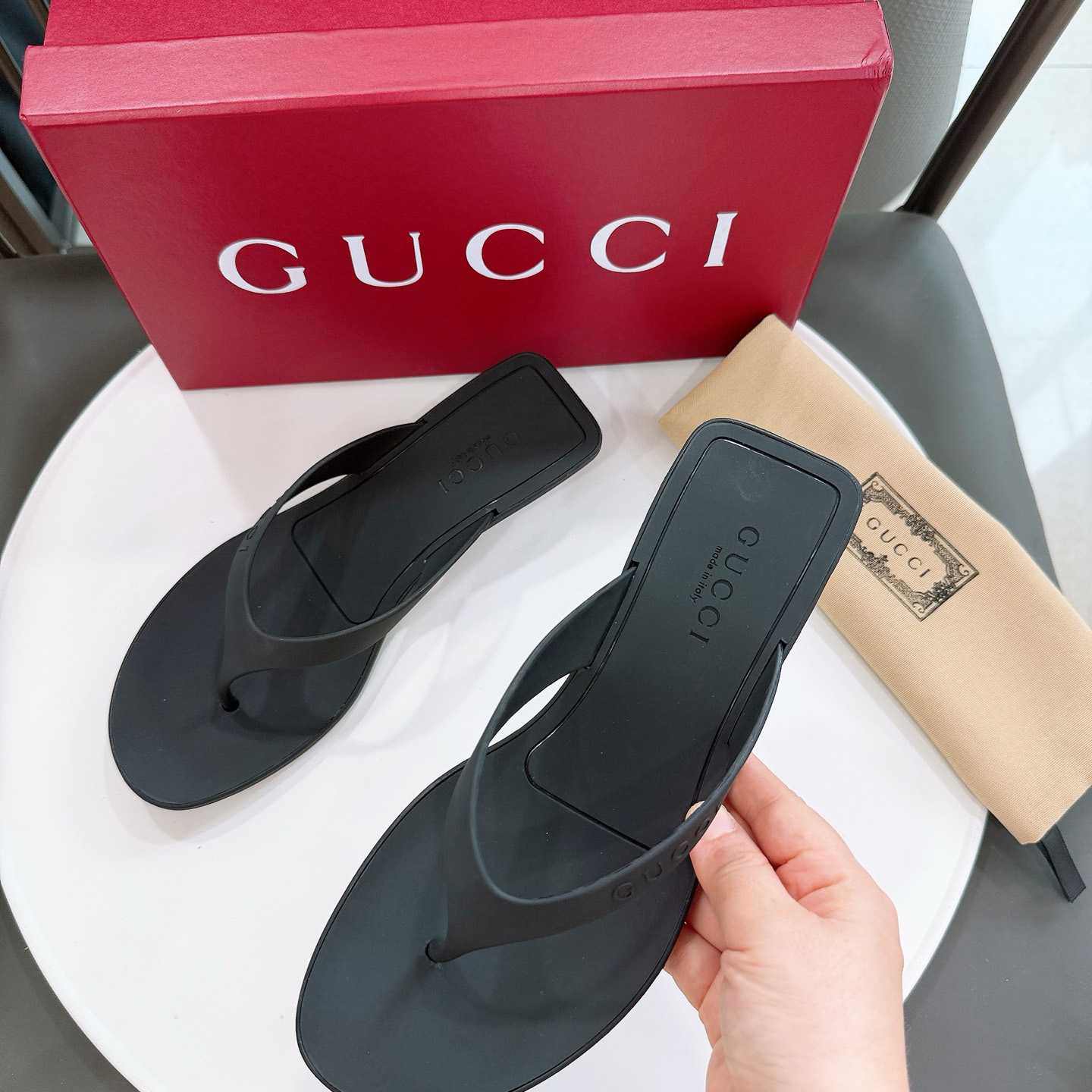 Gucci Vittoria Thong - DesignerGu