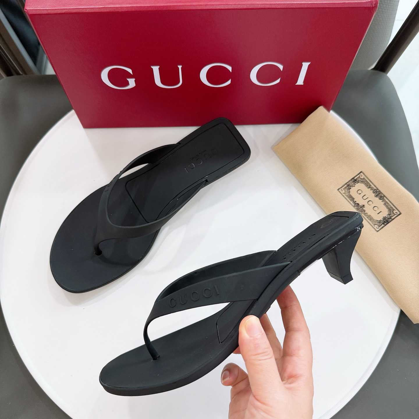 Gucci Vittoria Thong - DesignerGu