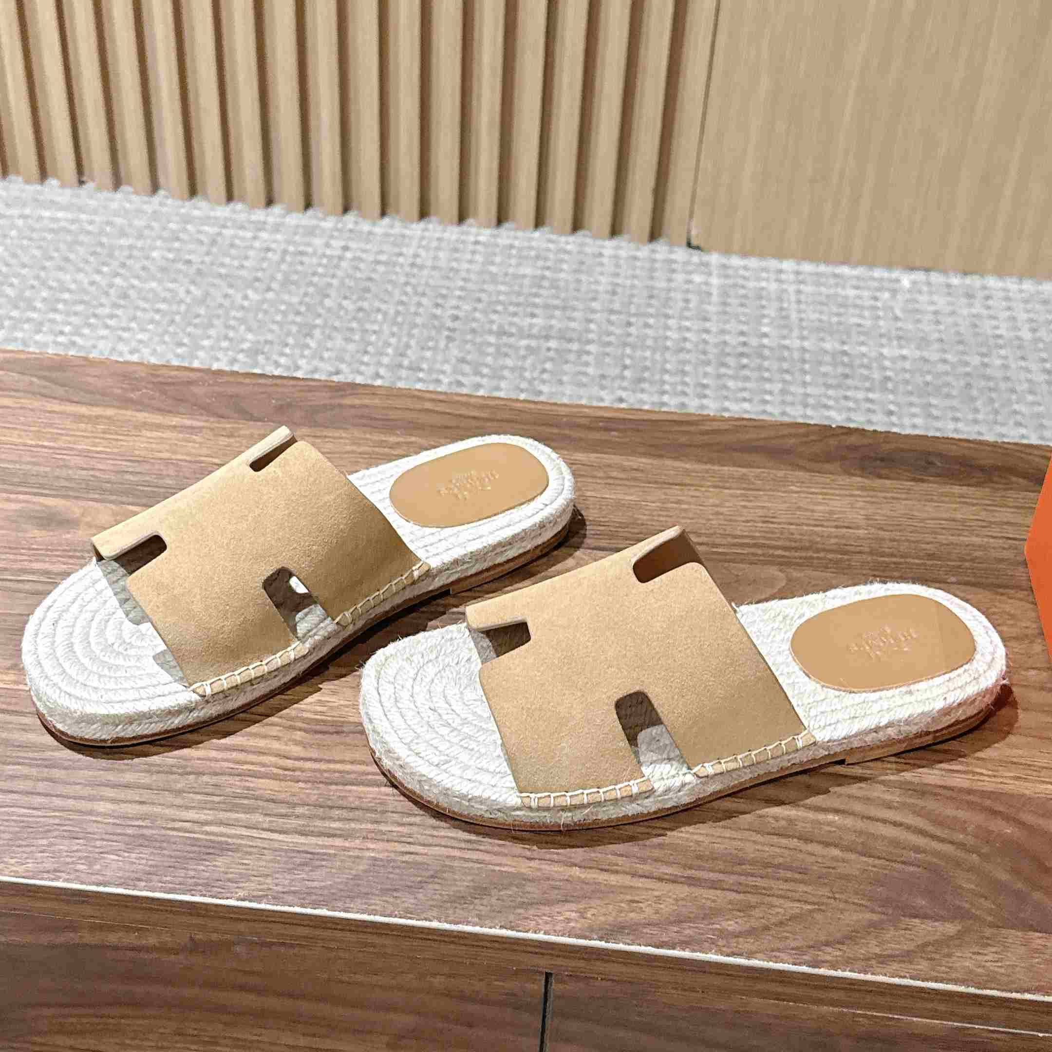 Hermes  Antigua Espadrille - DesignerGu