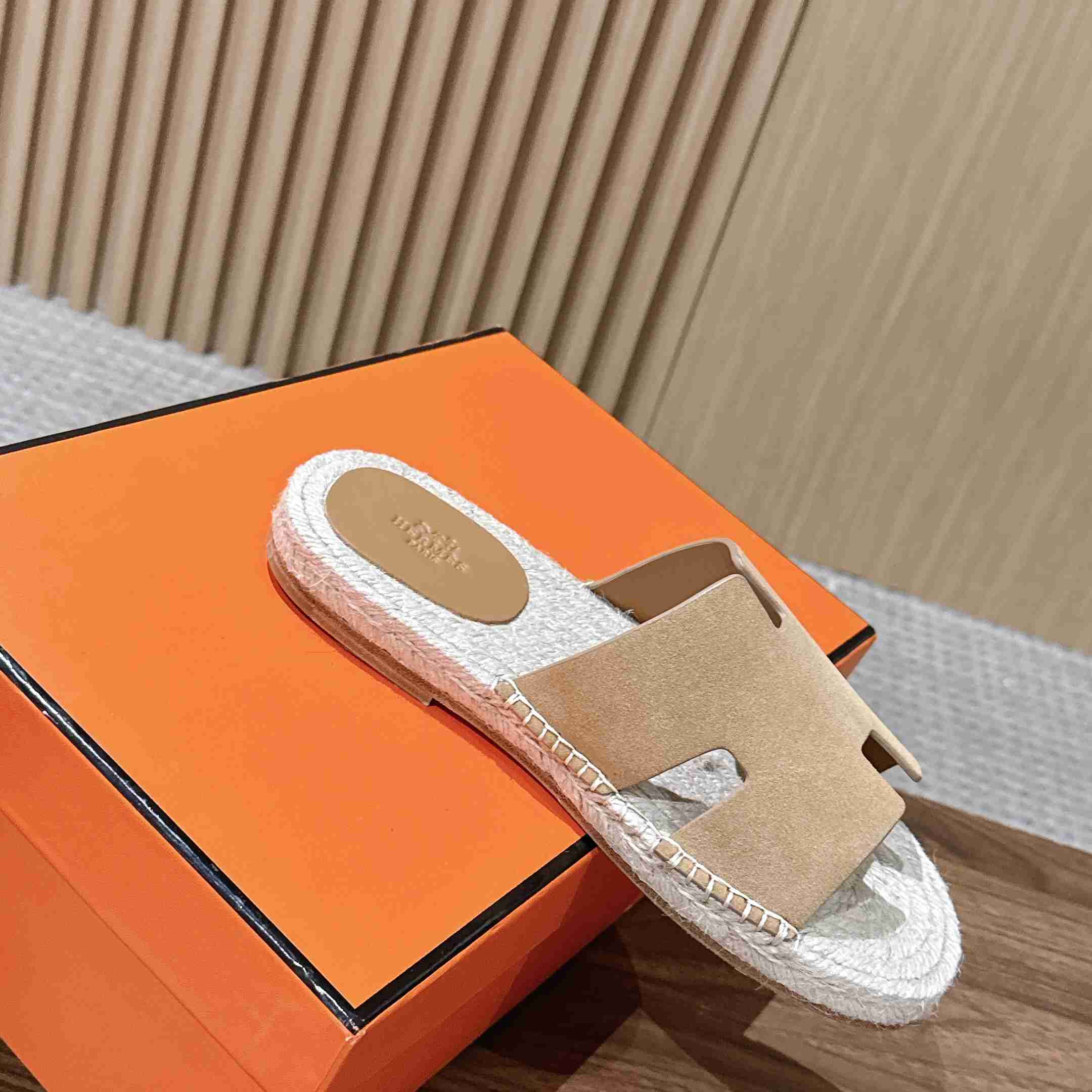 Hermes  Antigua Espadrille - DesignerGu