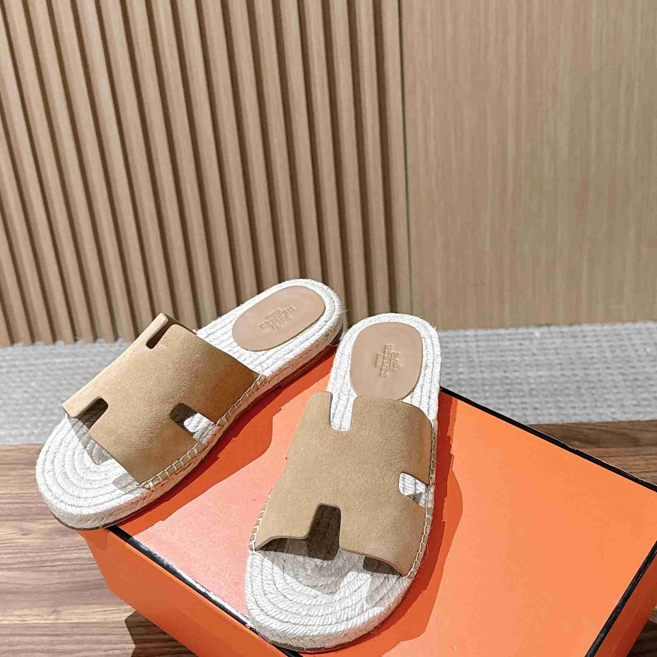 Hermes  Antigua Espadrille - DesignerGu