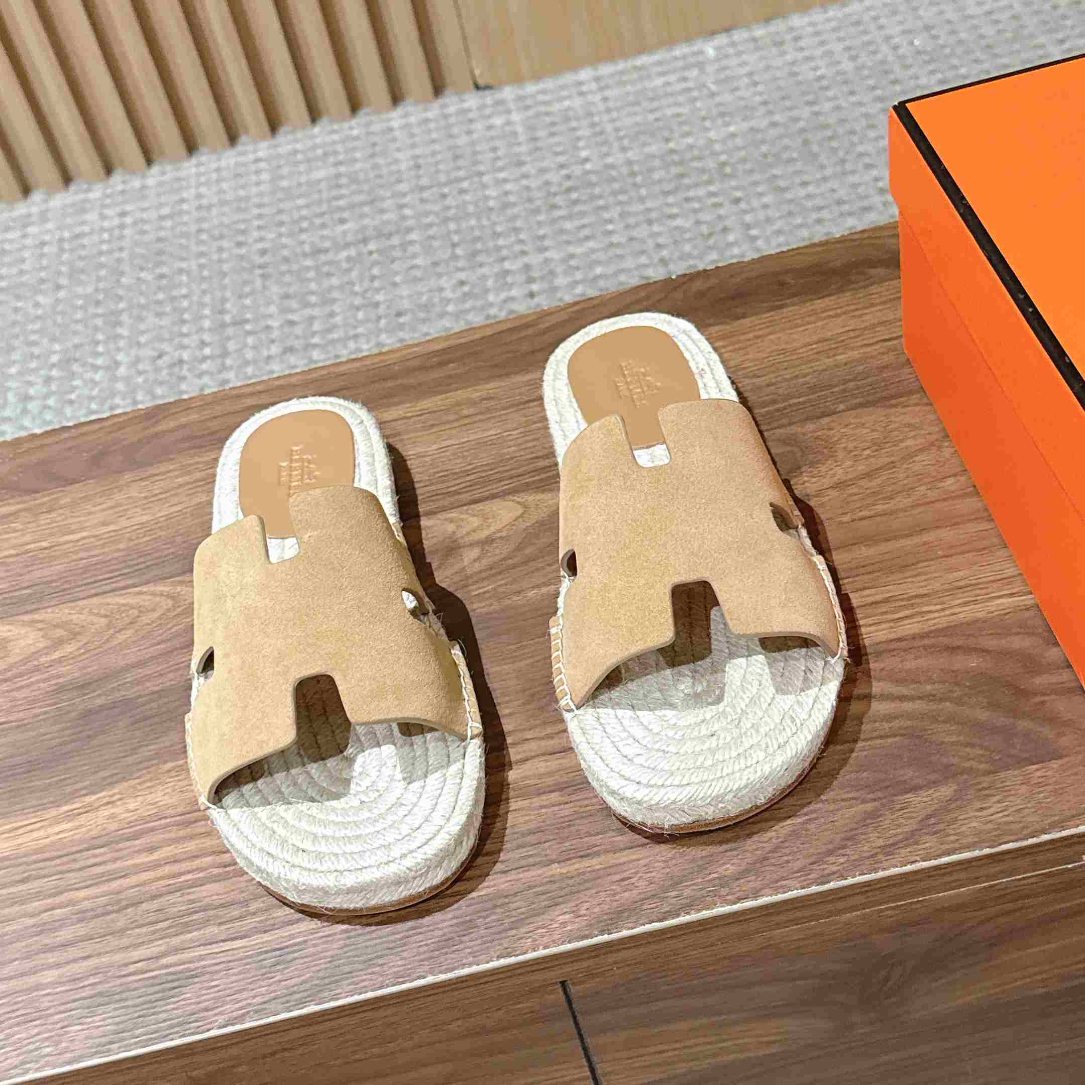 Hermes  Antigua Espadrille - DesignerGu