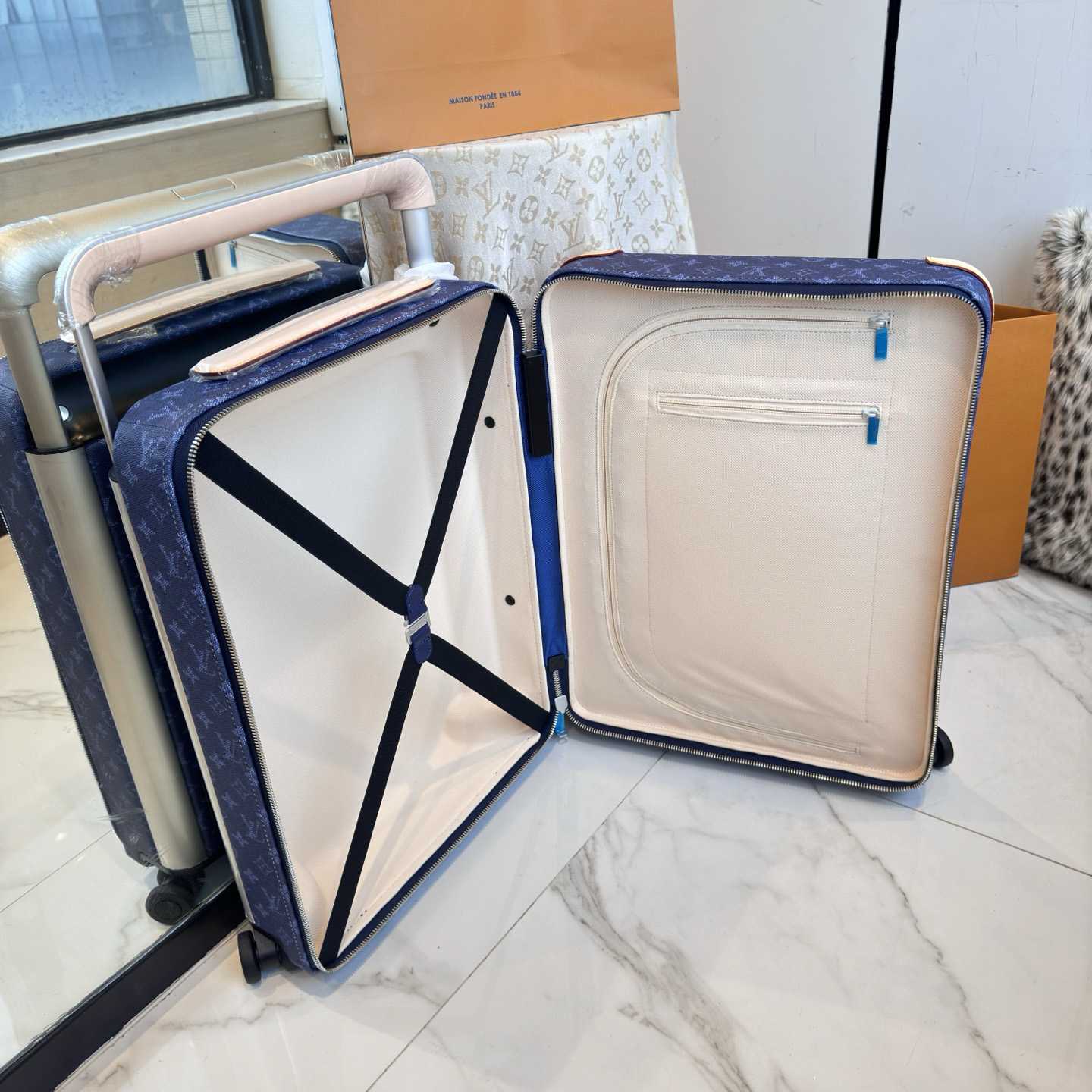 Louis Vuitton Horizon 55 M26862 - DesignerGu