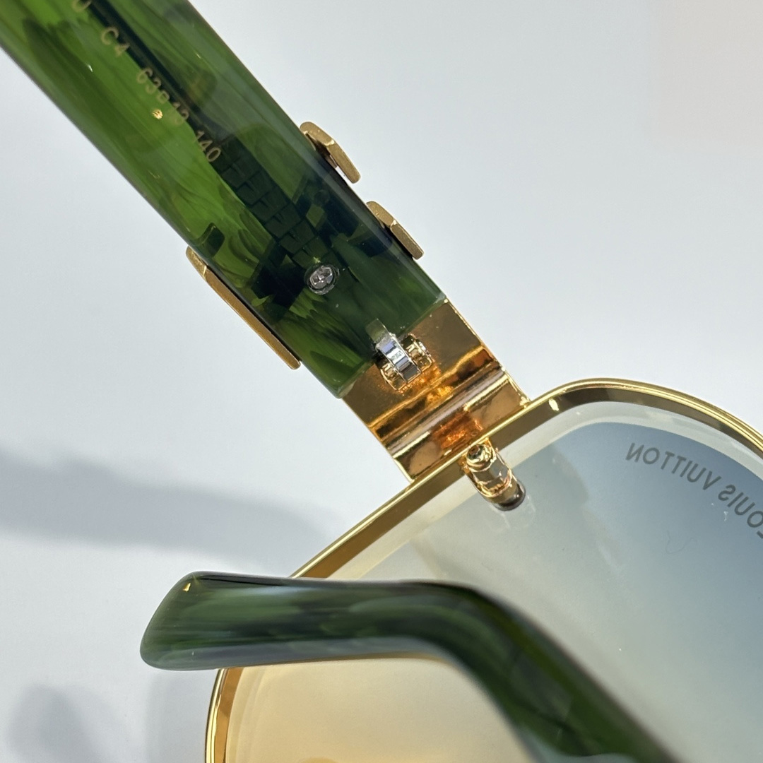 Louis Vuitton Z7214U Sunglasses   - DesignerGu