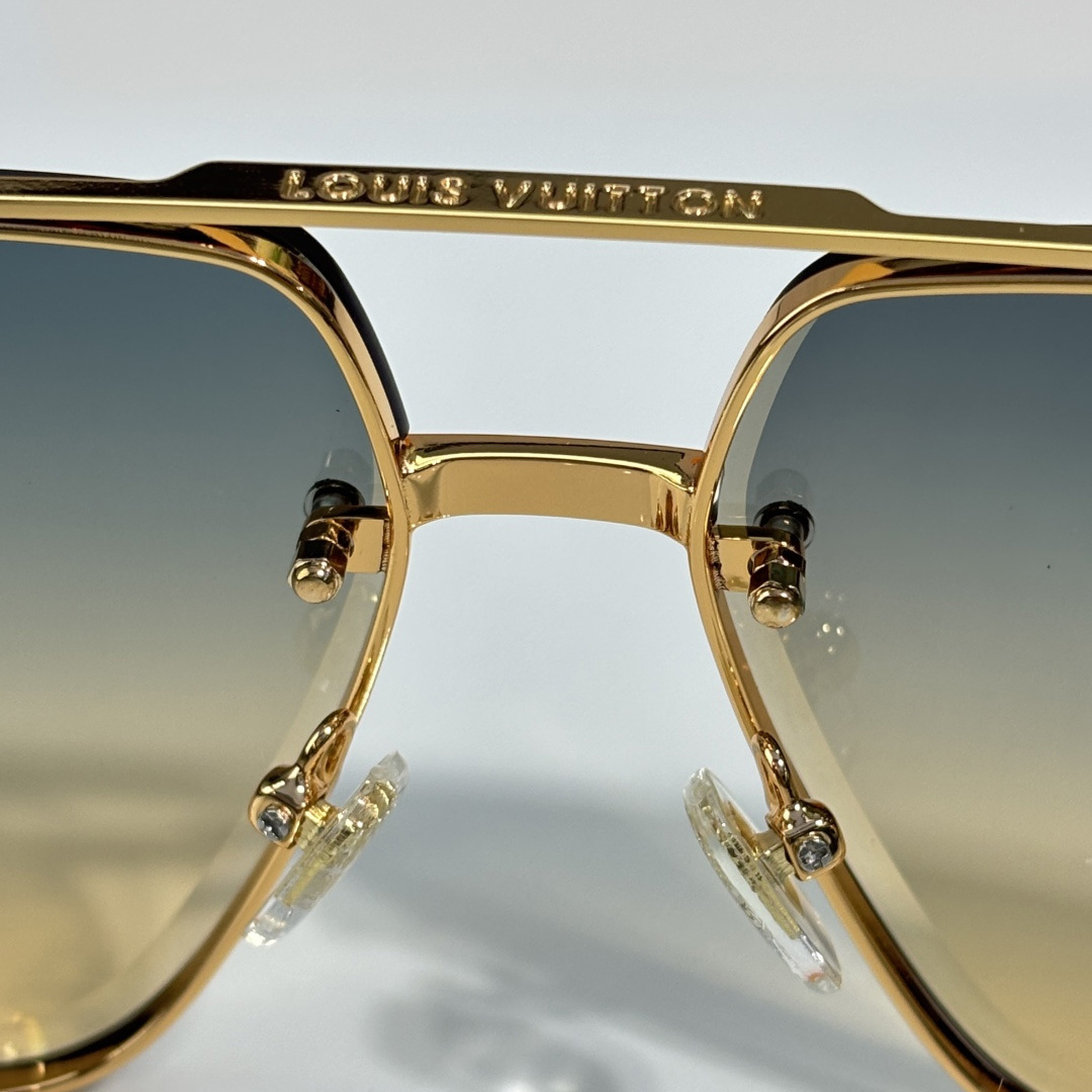 Louis Vuitton Z7214U Sunglasses   - DesignerGu