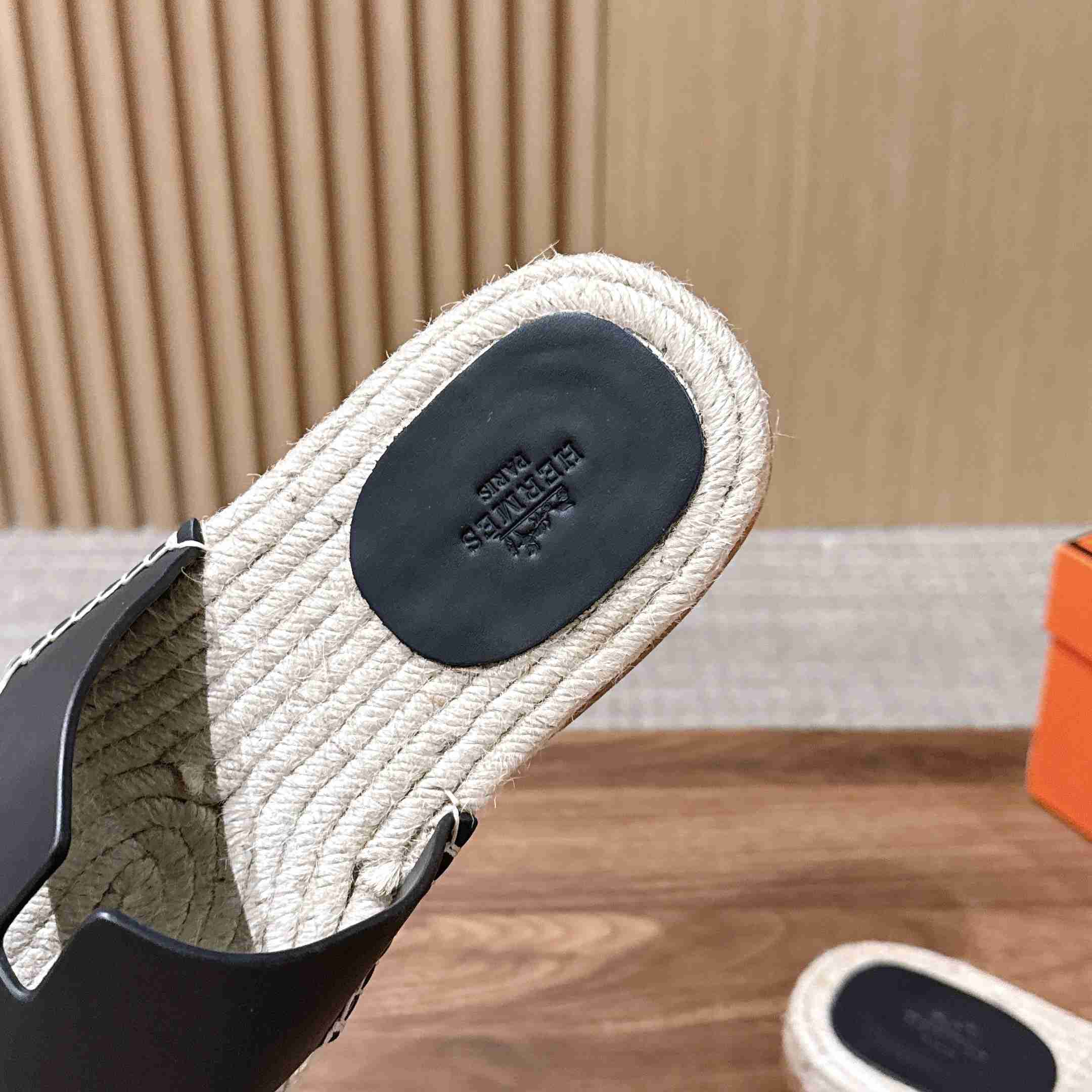 Hermes  Antigua Espadrille - DesignerGu