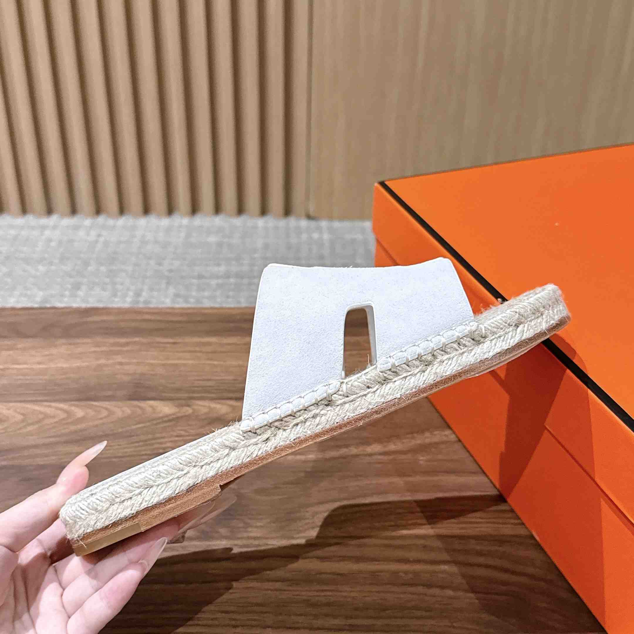 Hermes  Antigua Espadrille - DesignerGu