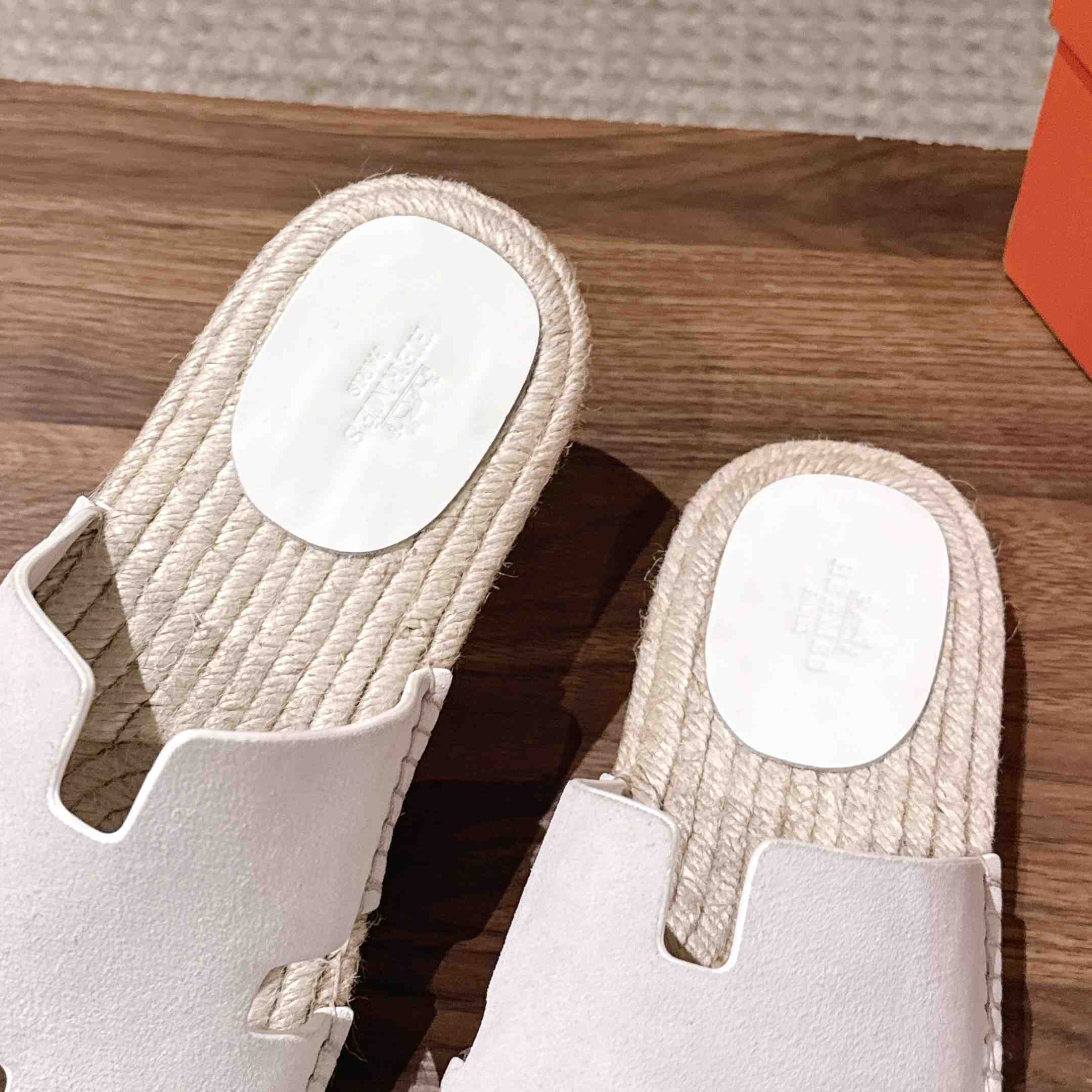 Hermes  Antigua Espadrille - DesignerGu