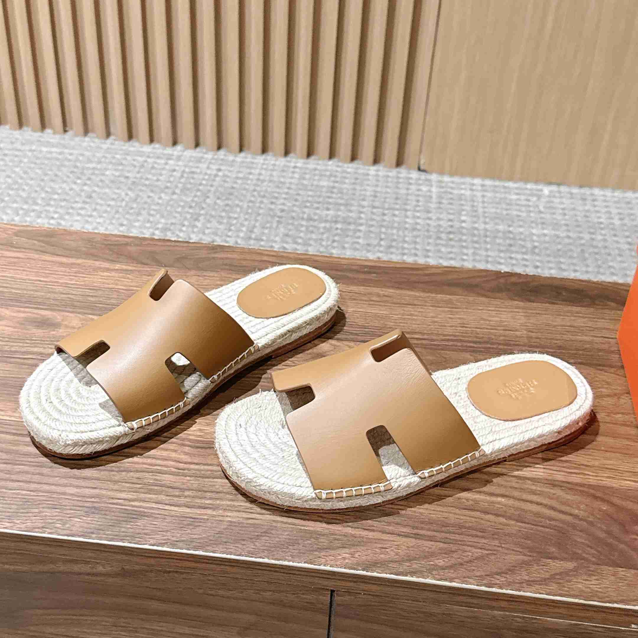 Hermes  Antigua Espadrille - DesignerGu