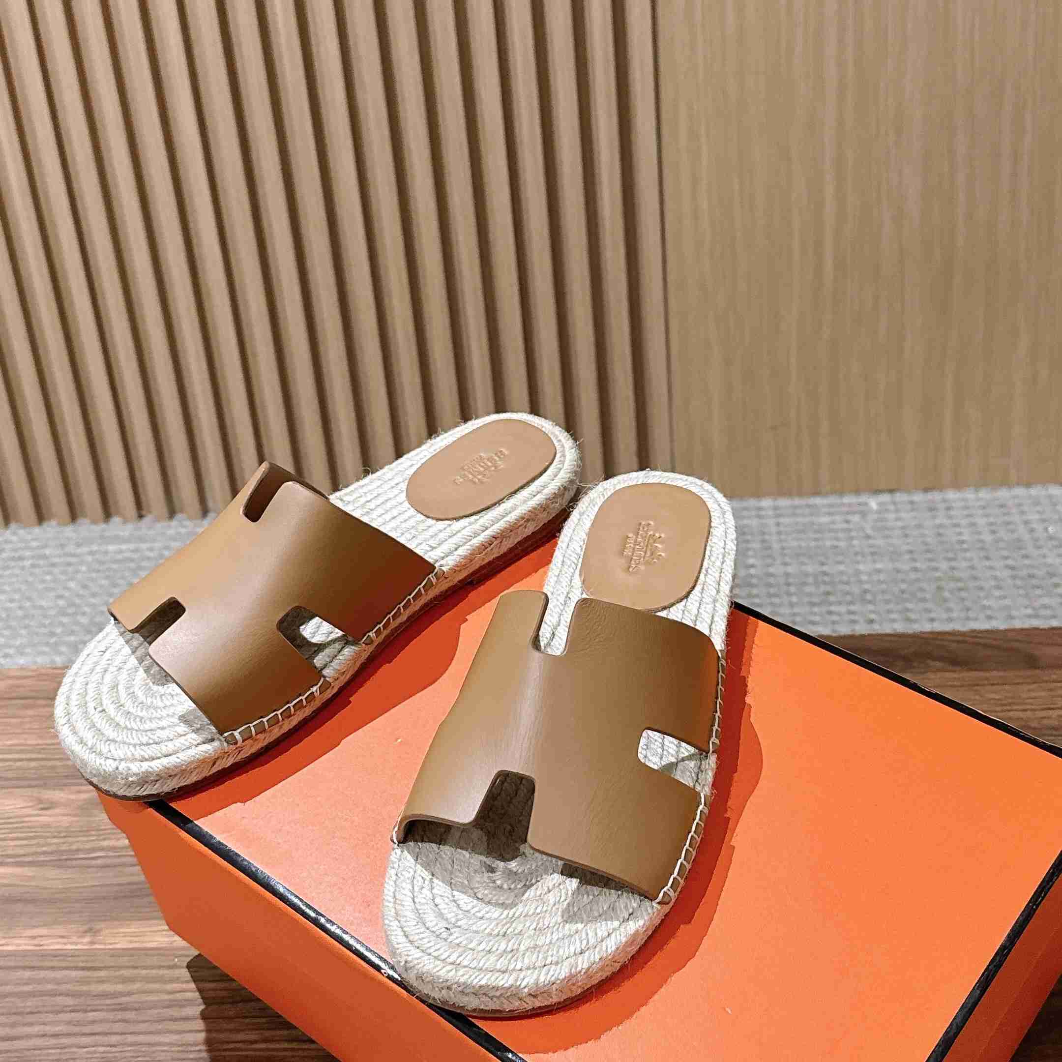 Hermes  Antigua Espadrille - DesignerGu