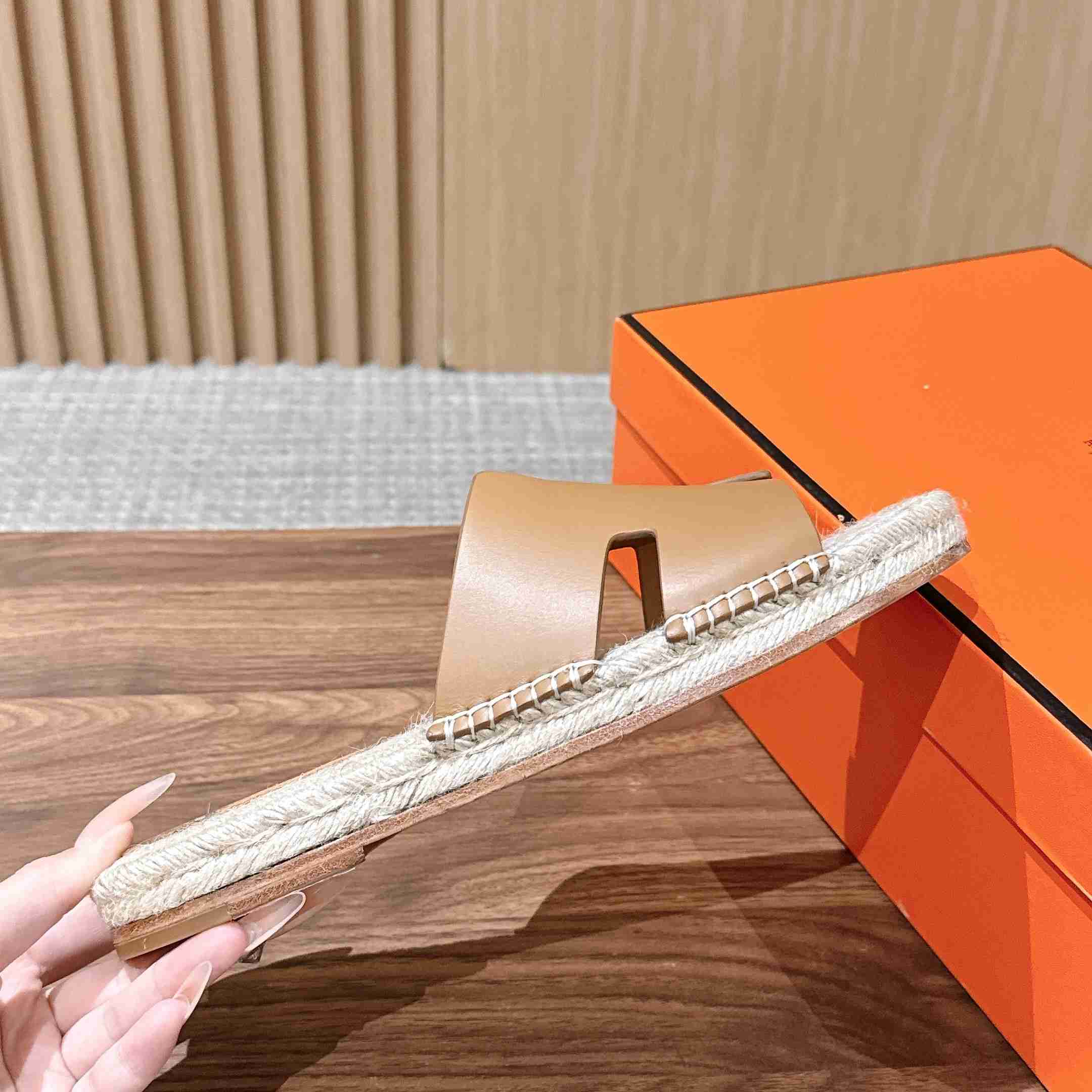 Hermes  Antigua Espadrille - DesignerGu