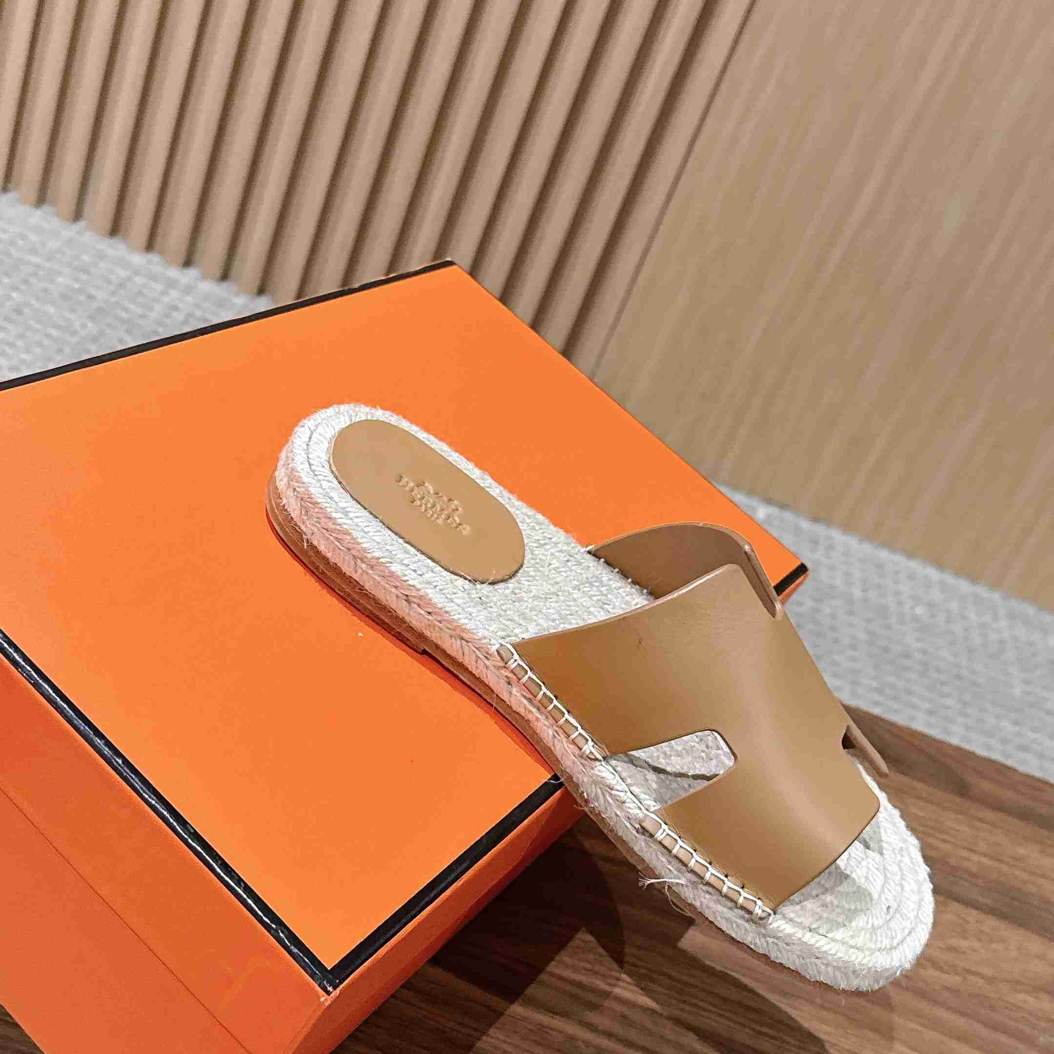 Hermes  Antigua Espadrille - DesignerGu