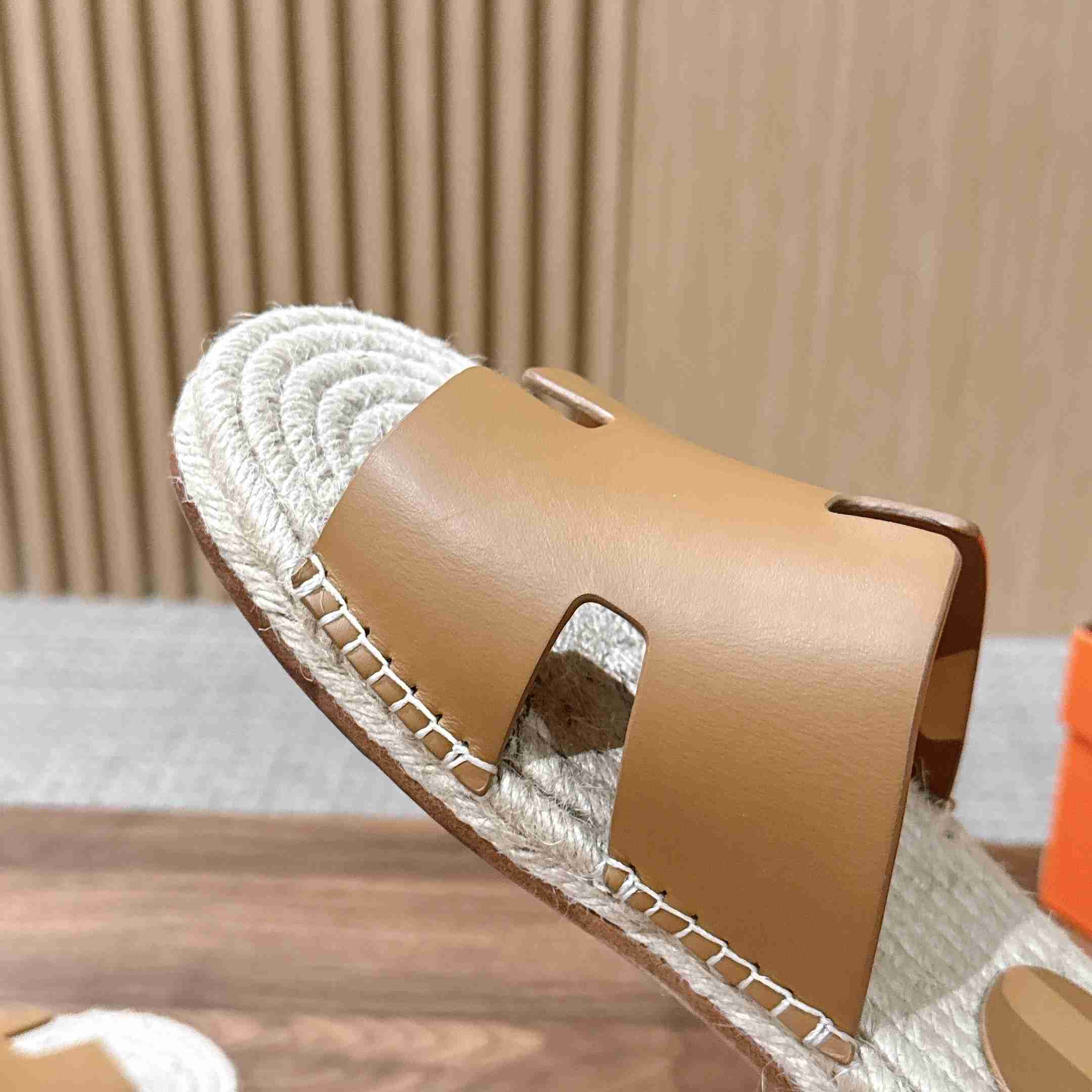 Hermes  Antigua Espadrille - DesignerGu