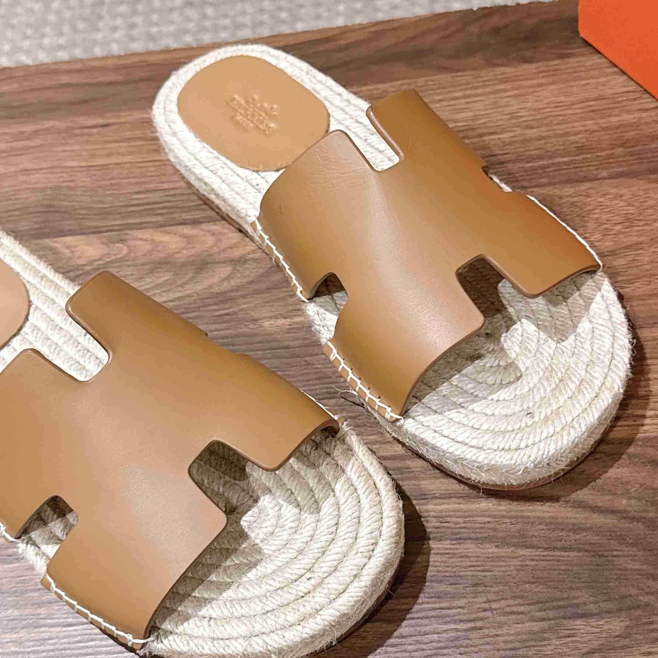 Hermes  Antigua Espadrille - DesignerGu