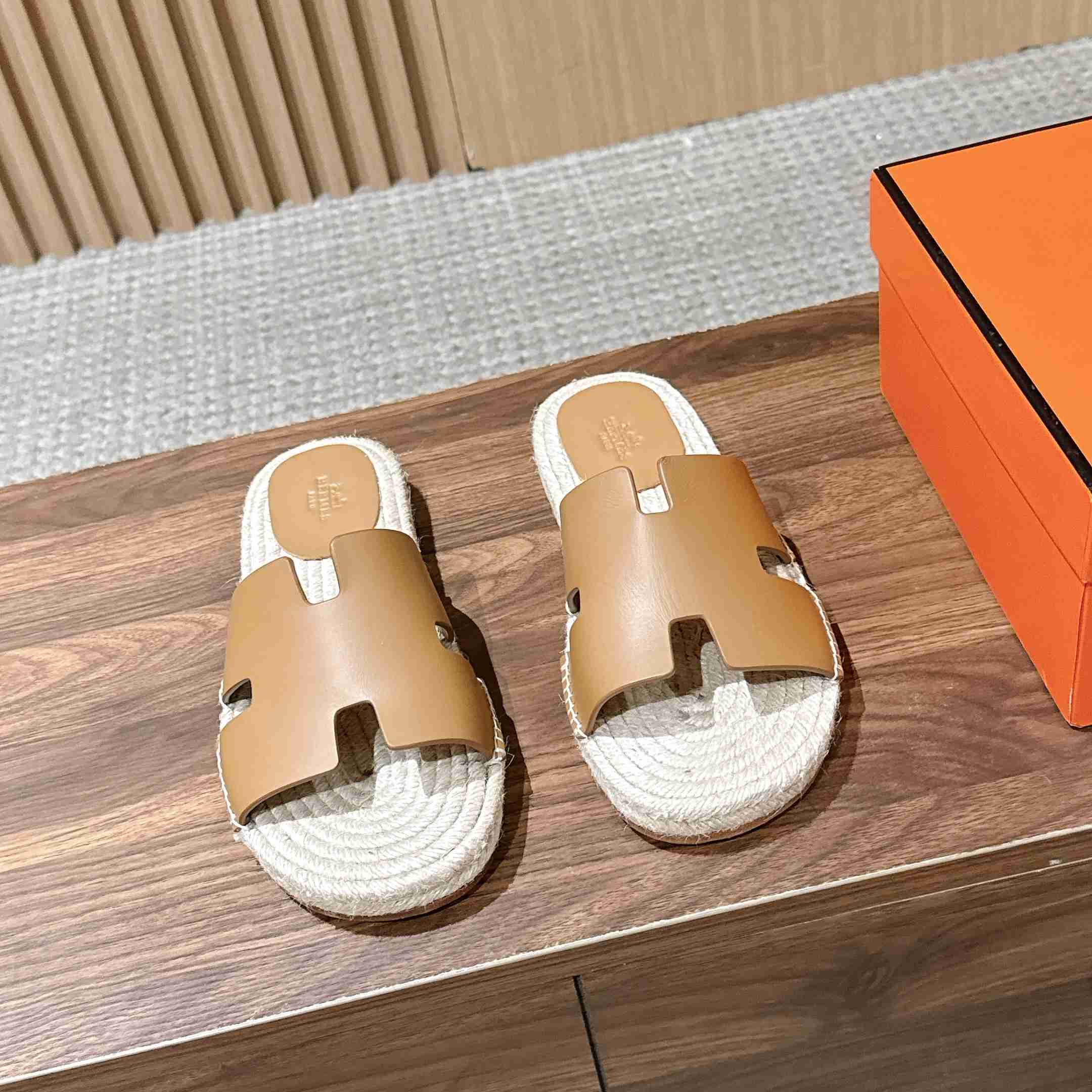 Hermes  Antigua Espadrille - DesignerGu