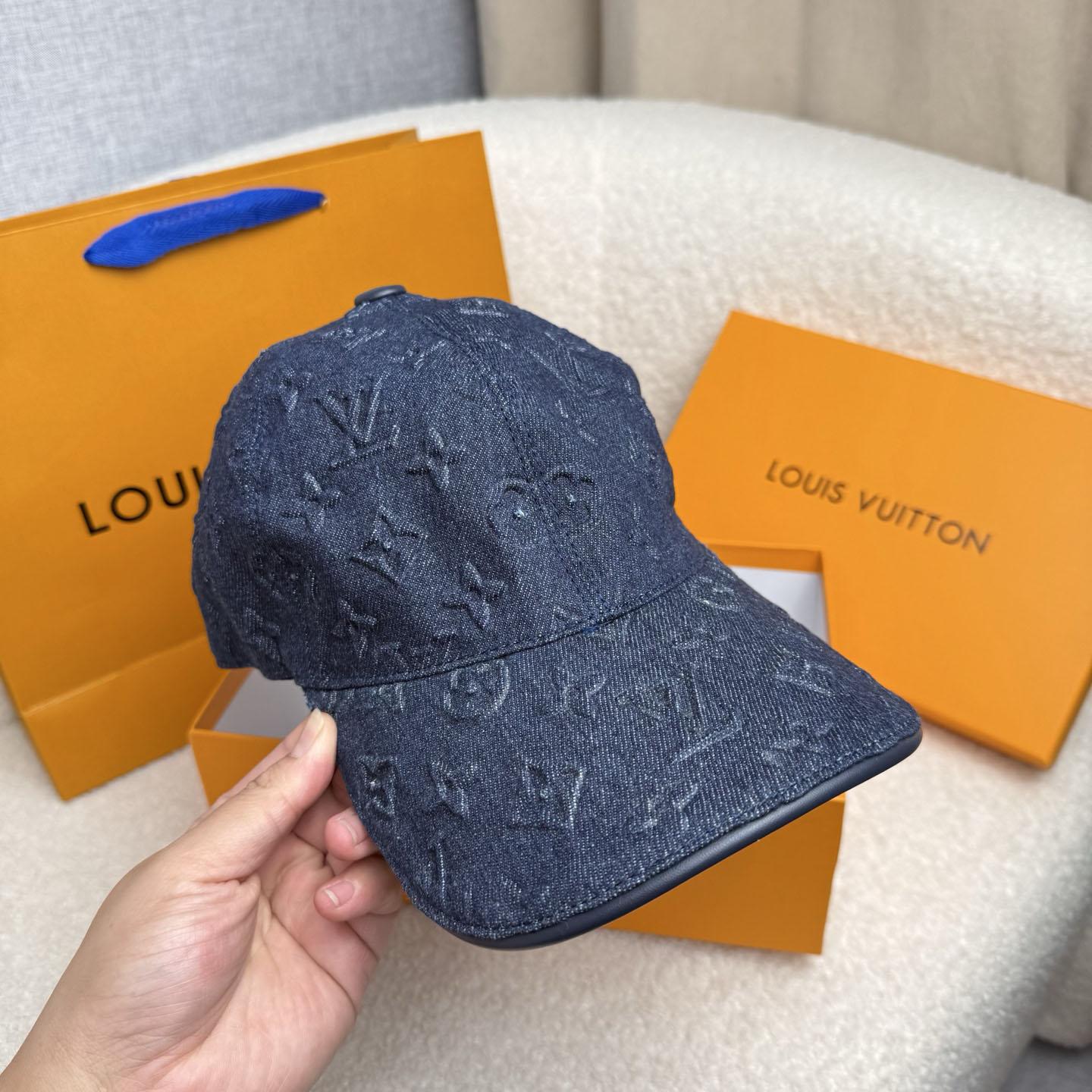 Louis Vuitton Monogram Essential Cap - DesignerGu