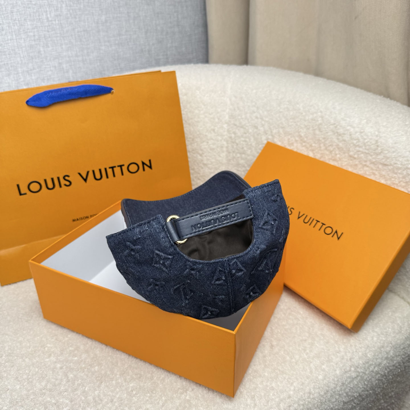 Louis Vuitton Monogram Essential Cap - DesignerGu