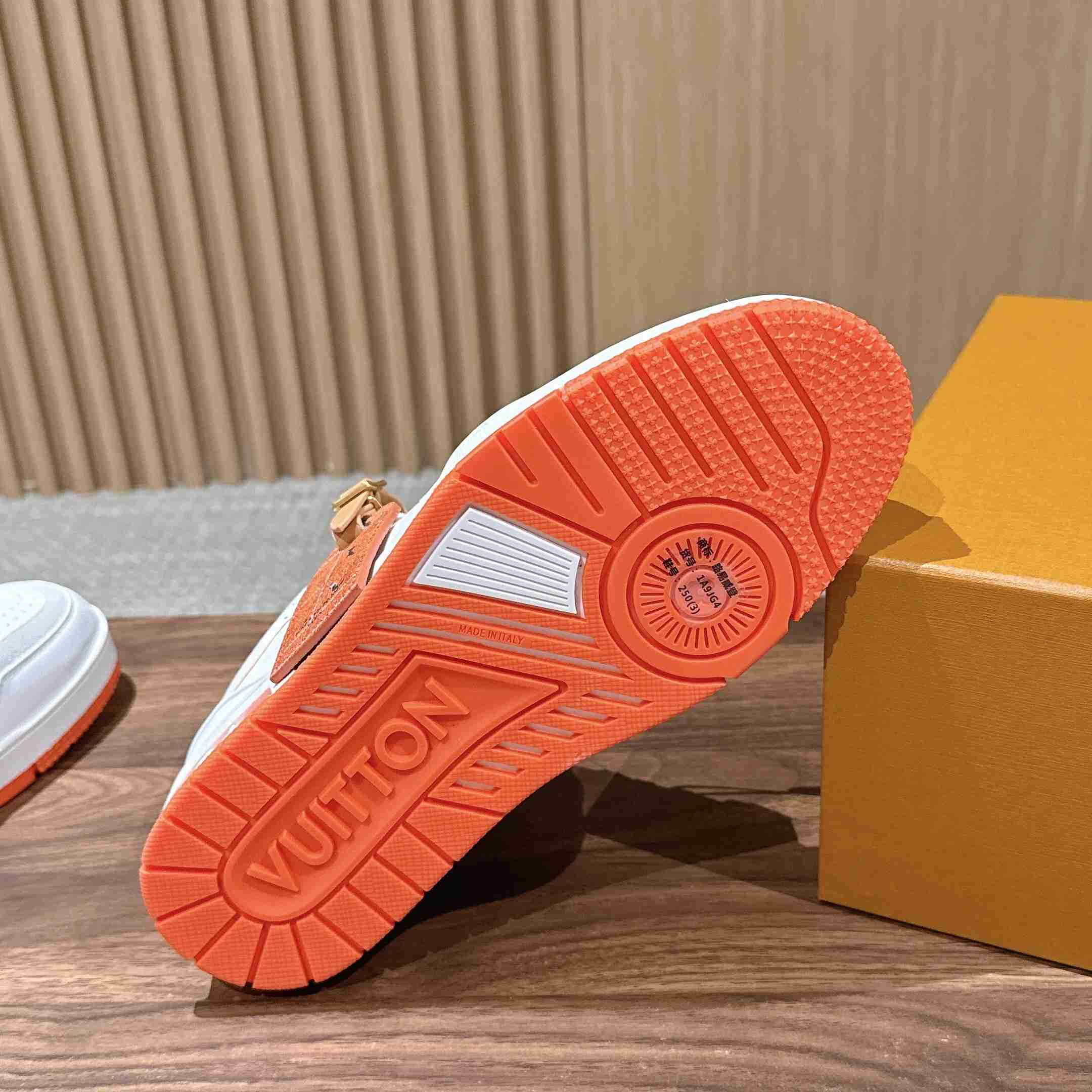 Louis Vuitton LV Trainer Sneaker  1AKRBK（upon uk size） - DesignerGu