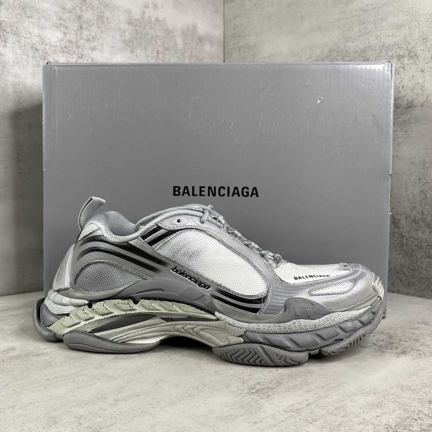 Balenciaga Triple S.2 Gradient Sneaker In Grey - DesignerGu