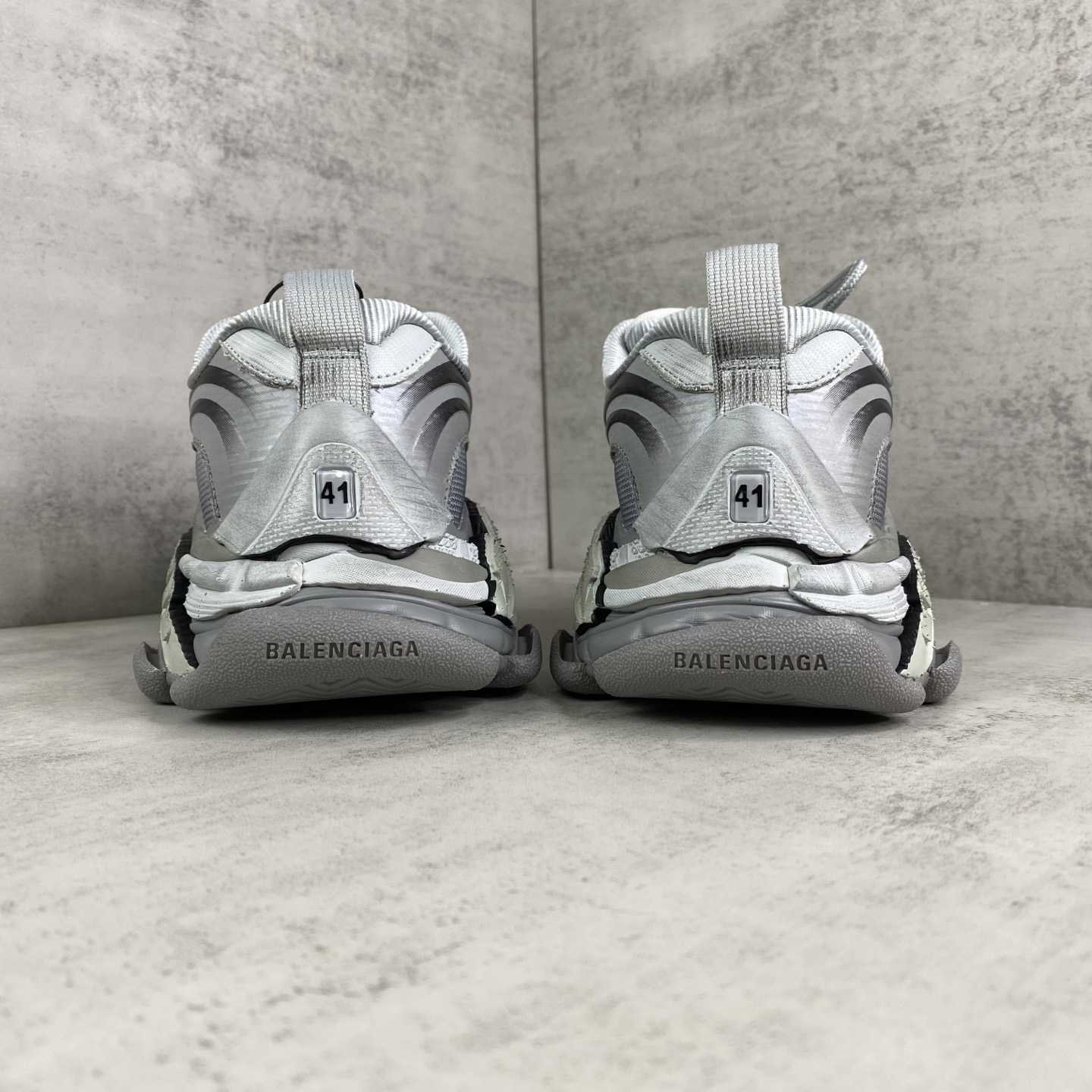 Balenciaga Triple S.2 Gradient Sneaker In Grey - DesignerGu