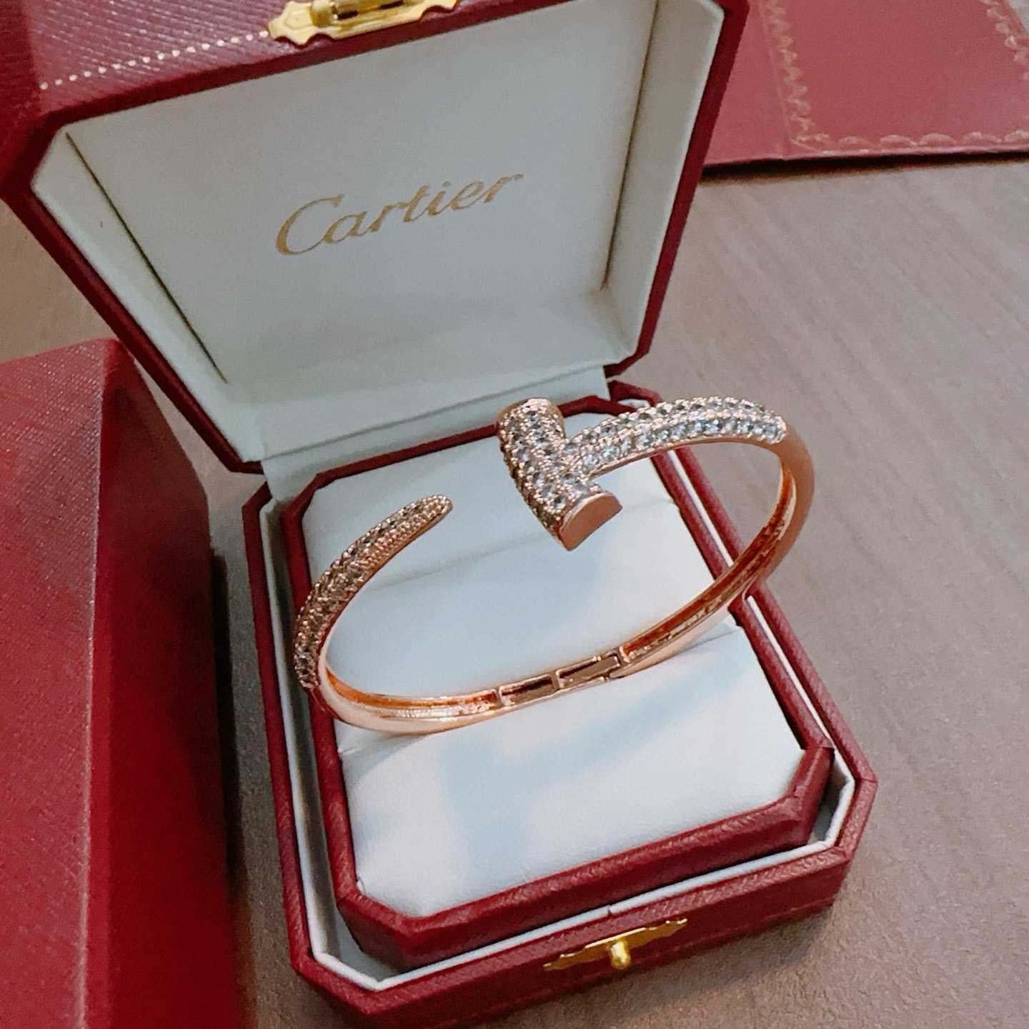 Cartier  Bracelet - DesignerGu
